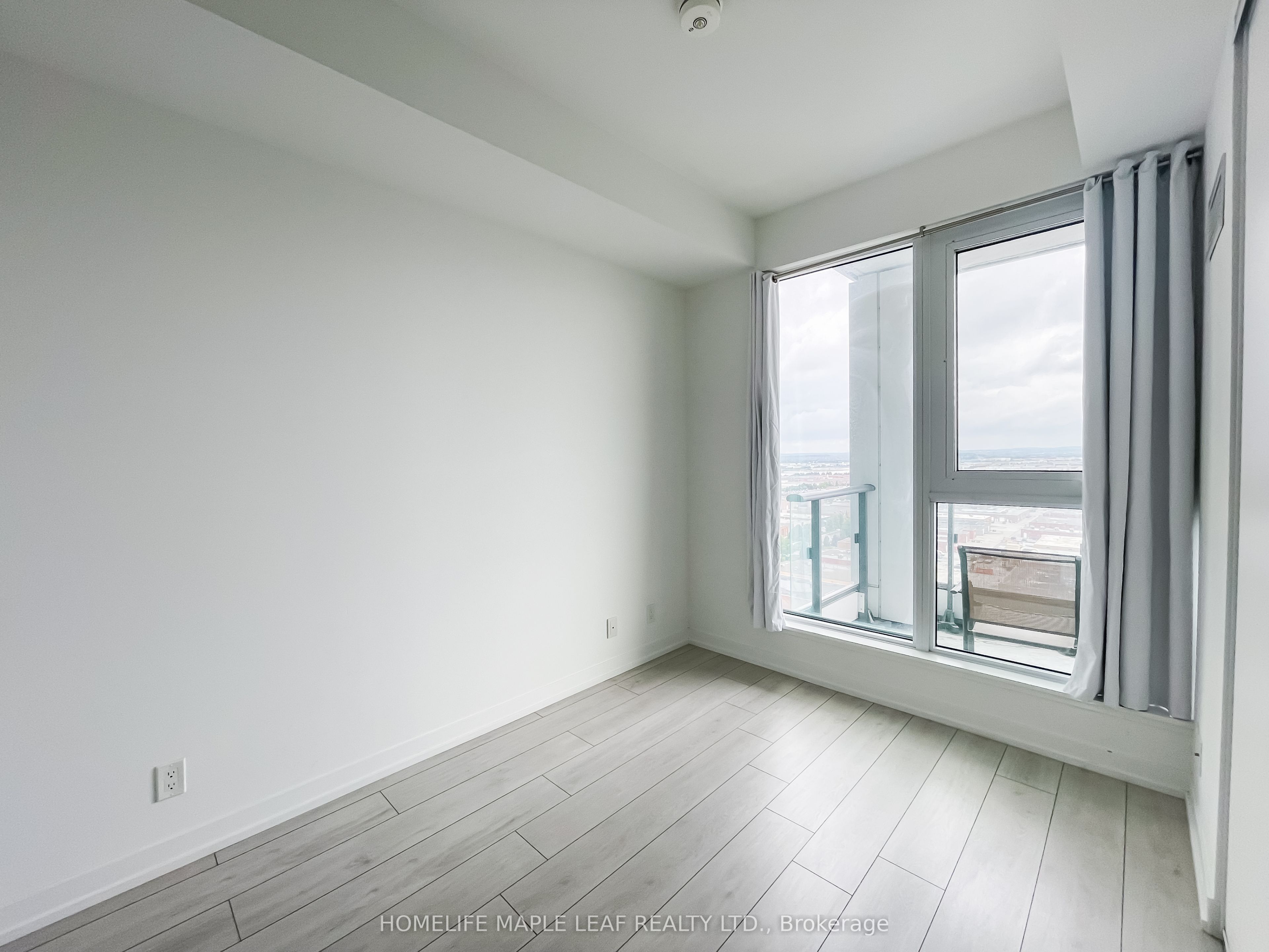 950 Portage Parkway 2215, Vaughan, ON L4K 0J7 photo 5