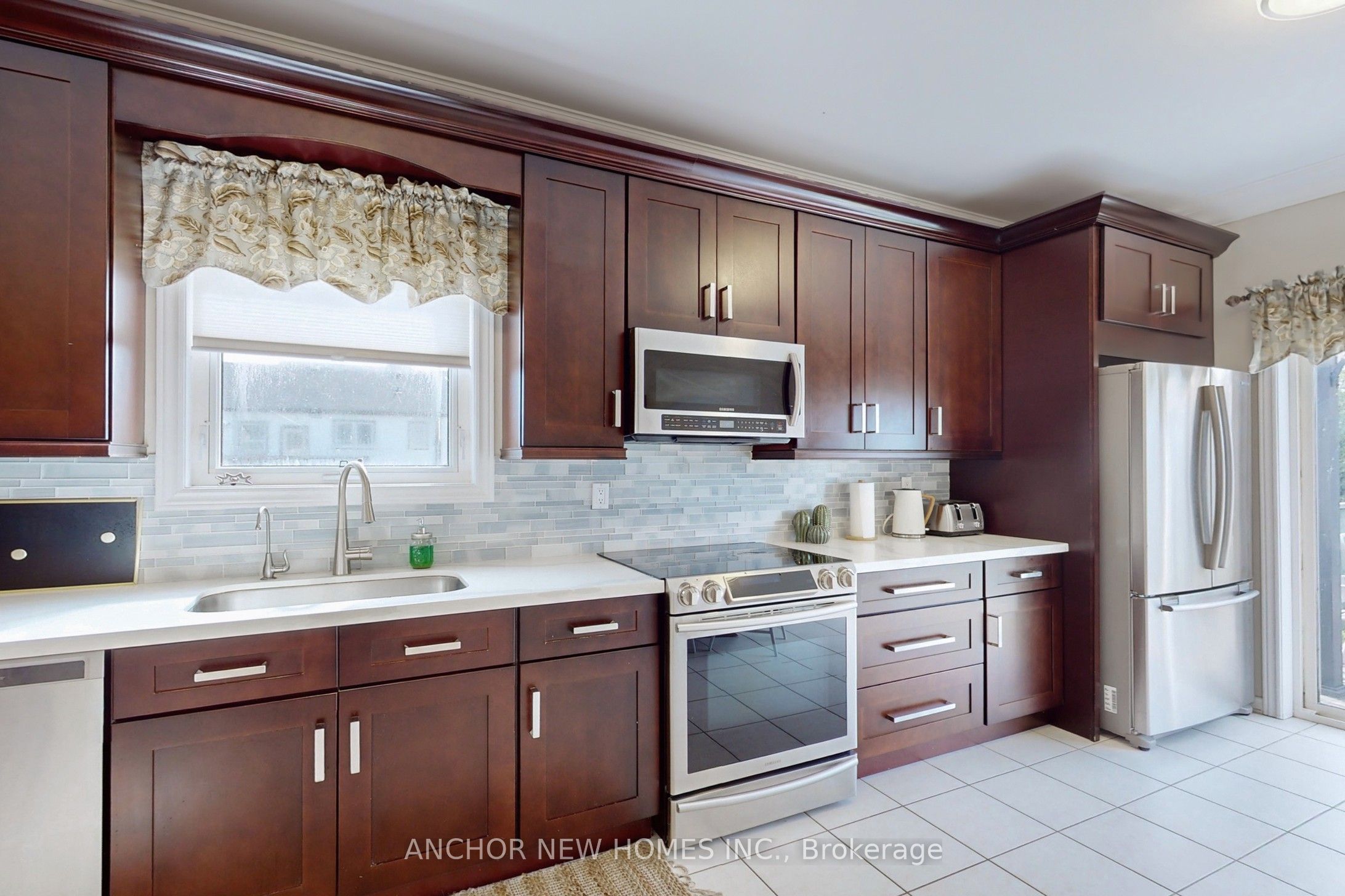 80 Moores Beach Road, Georgina, ON L0E 1N0 photo 4