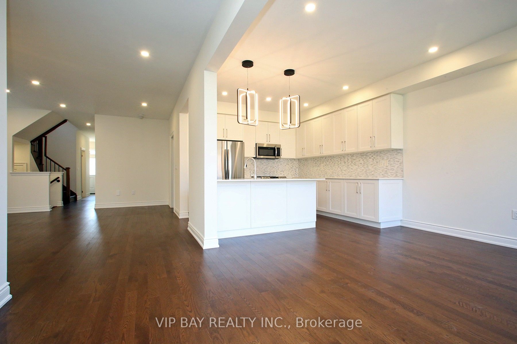 8 Tremoy Road, East Gwillimbury, ON L9N 0T4 photo 2