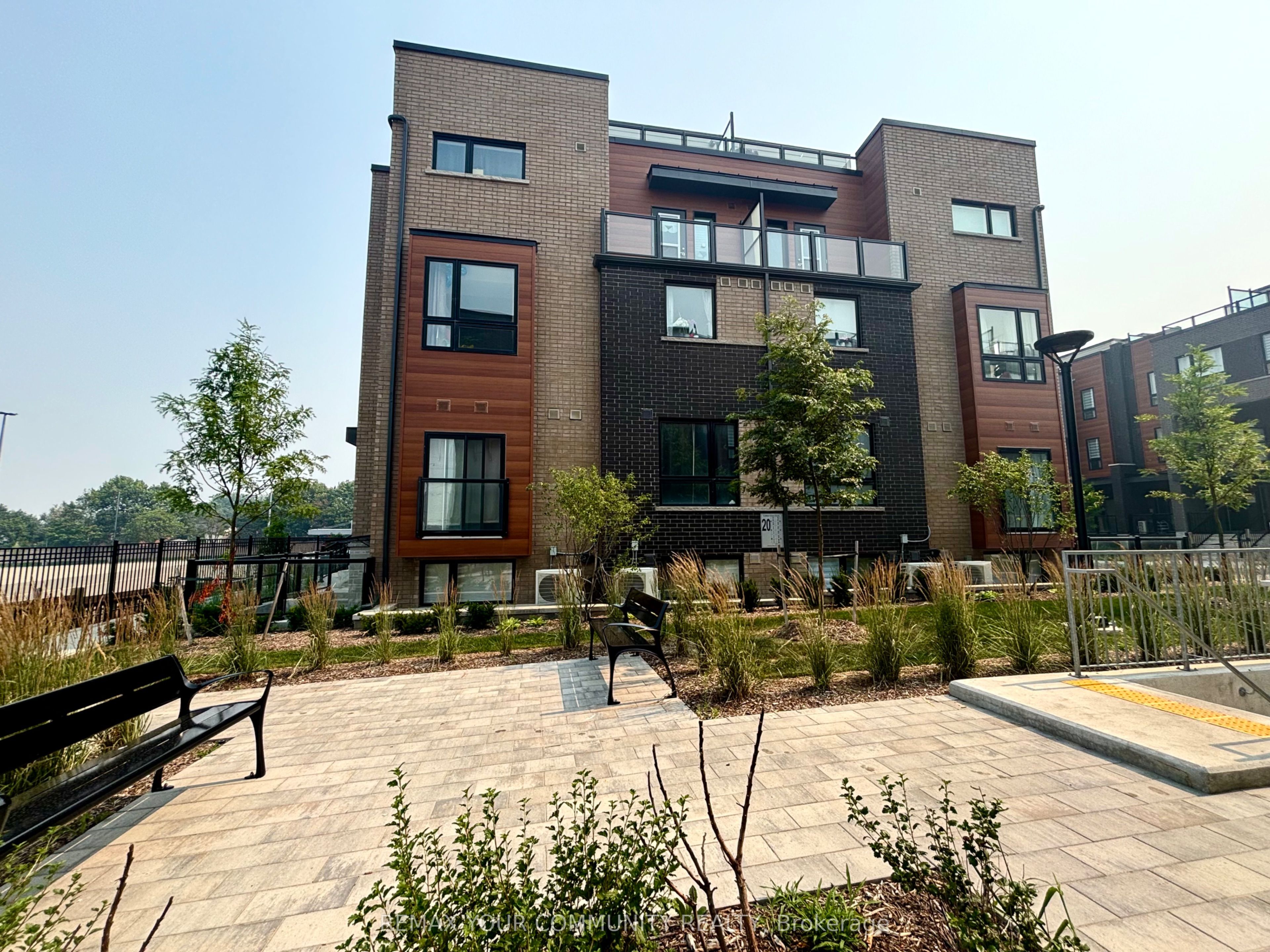 2-20 Lytham Green Circle 191, Newmarket, ON L3Y 0H3 photo 5