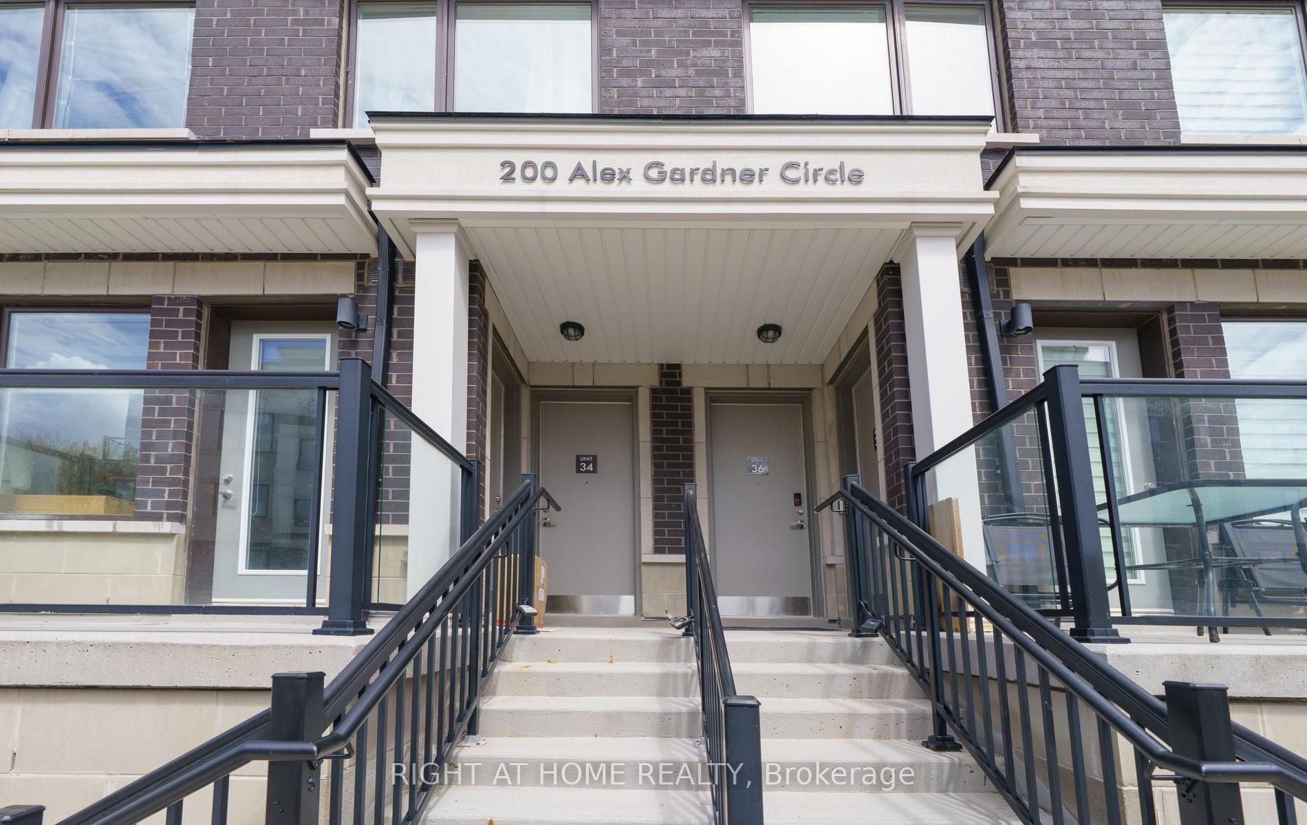 200 Alex Gardner Circle 34, Aurora, ON L4G 3G5 photo 3