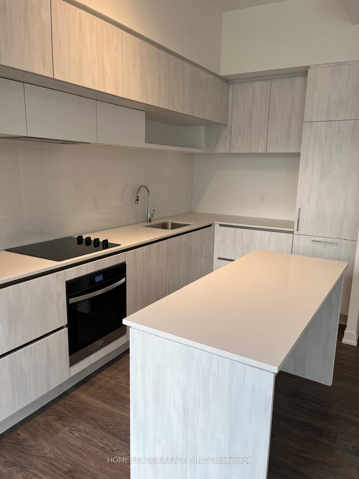 10 David eyer Road 1209, Richmond Hill, ON L4S 0N1