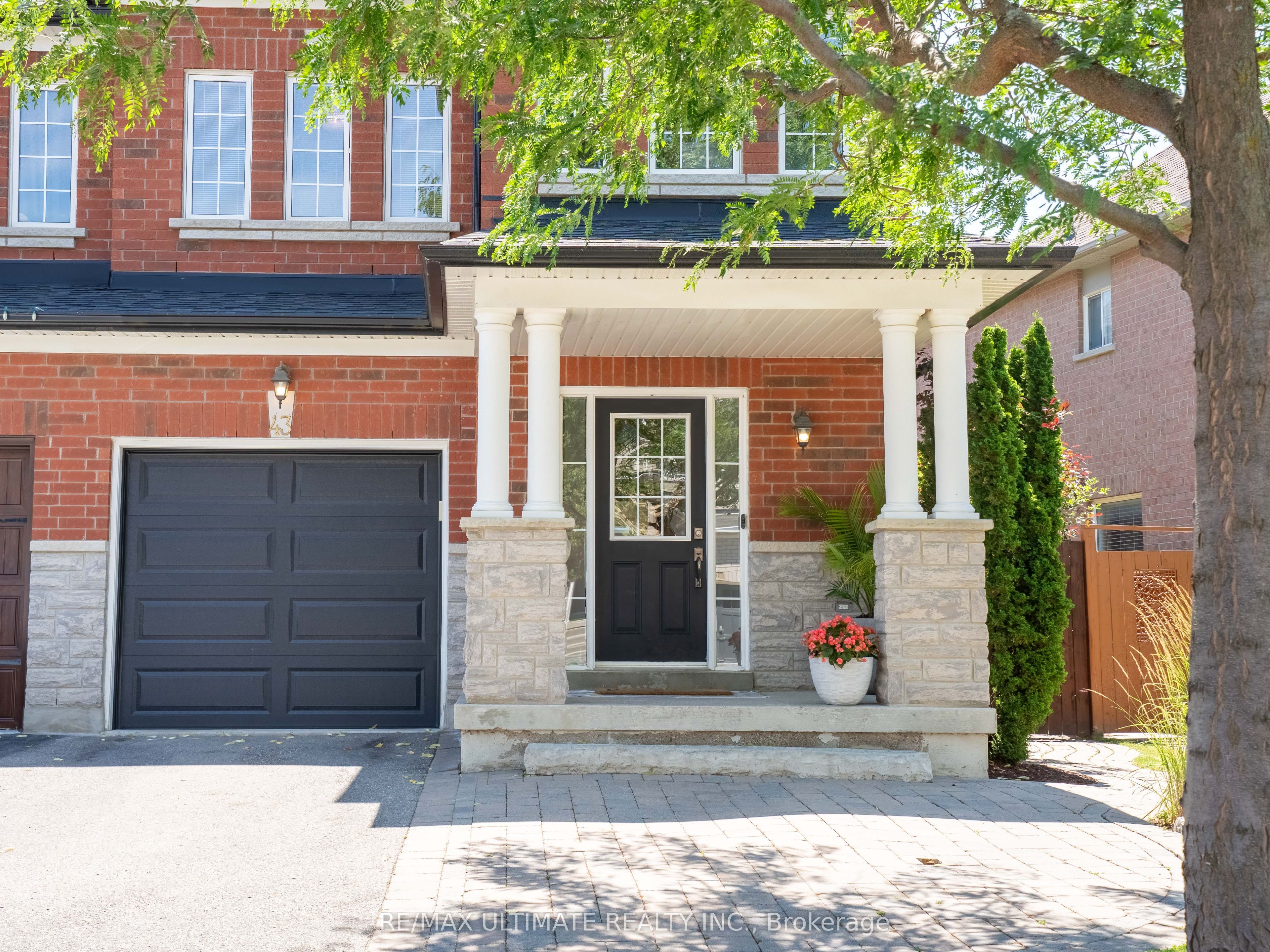 43 Shelbourne Drive, Vaughan, ON L4H 0J8 photo 2