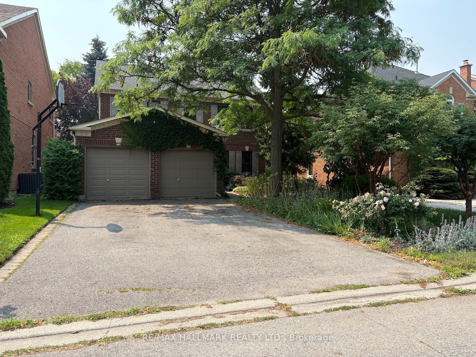 34 Theobalds Circle, Richmond Hill, ON L4C 9C6