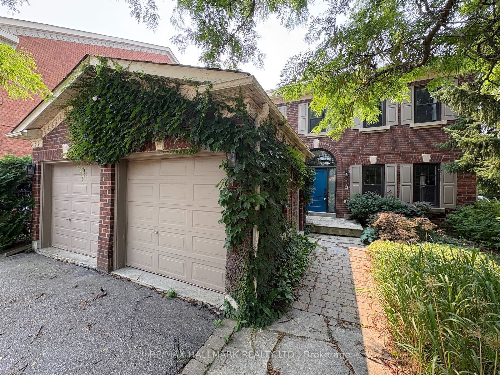 34 Theobalds Circle, Richmond Hill, ON L4C 9C6 photo 2