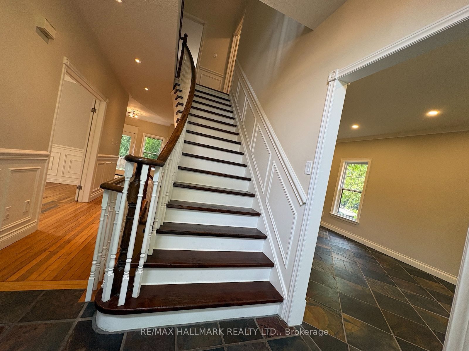 34 Theobalds Circle, Richmond Hill, ON L4C 9C6 photo 3