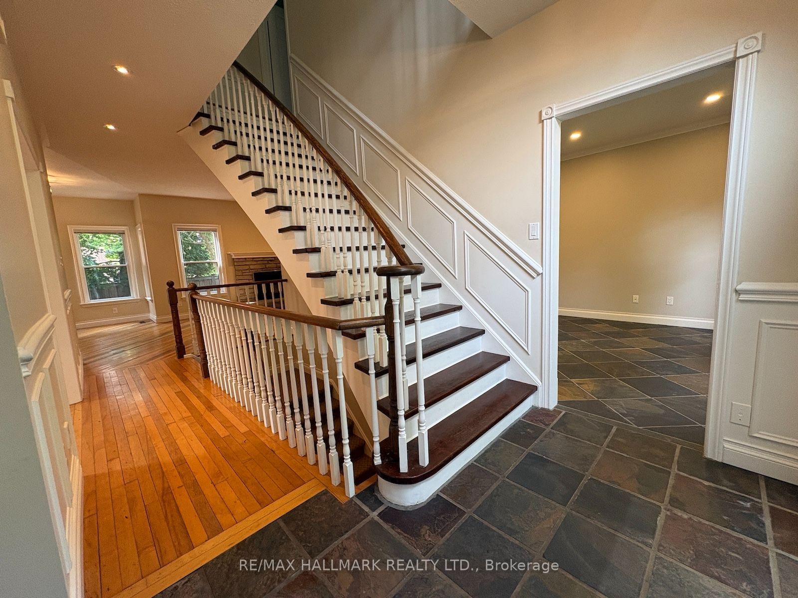 34 Theobalds Circle, Richmond Hill, ON L4C 9C6 photo 4