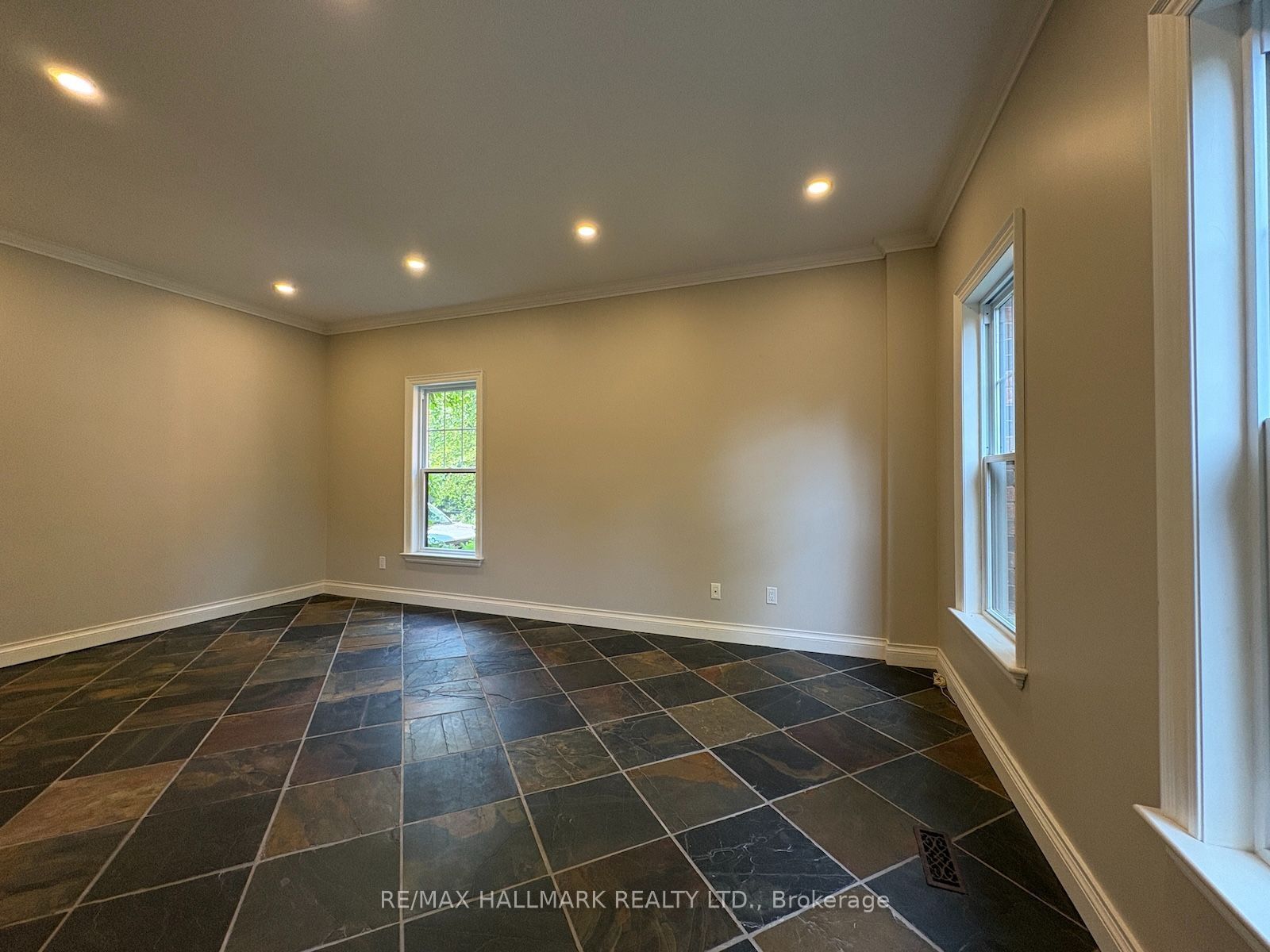 34 Theobalds Circle, Richmond Hill, ON L4C 9C6 photo 5