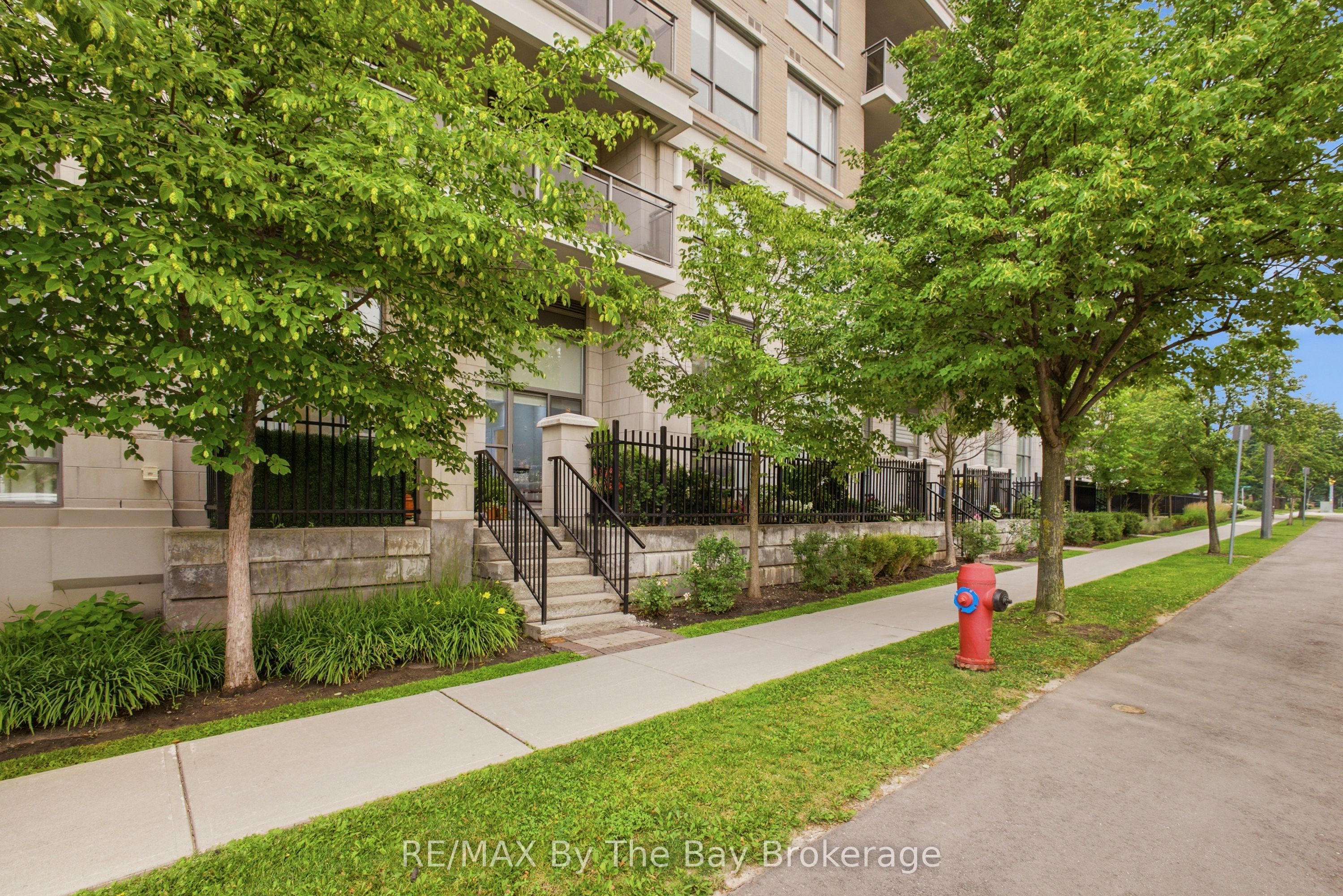 111 Civic Square Gate 112, Aurora, ON L4G 7E3 photo 3