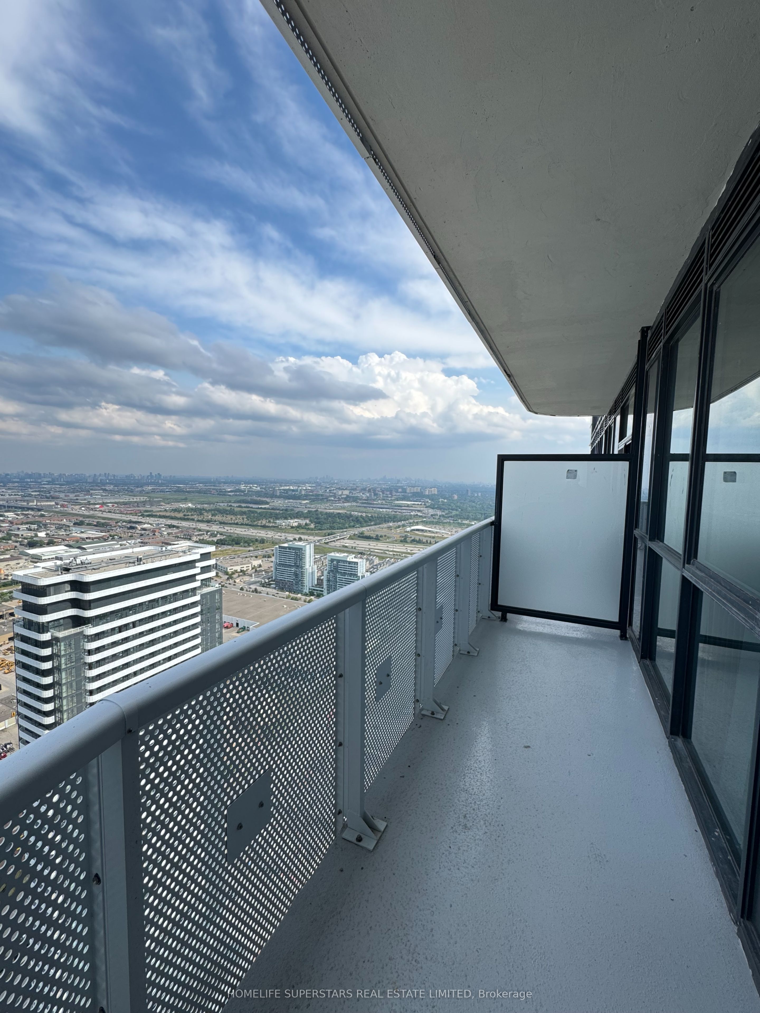 225 Commerce Street 5815, Vaughan, ON L4K 0R1 photo 4
