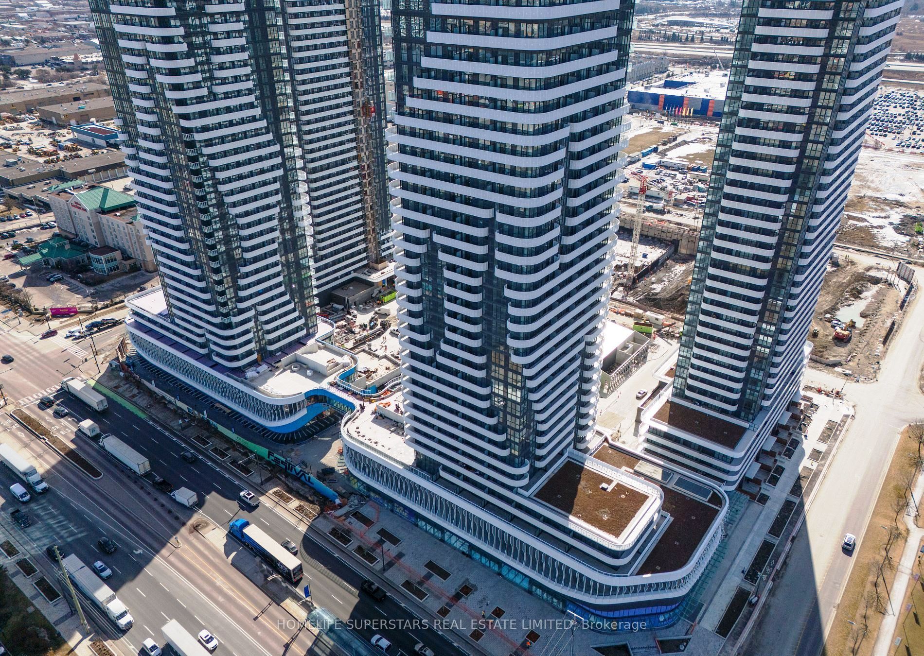 28 Interchange Way 1512, Vaughan, ON L4K 0P8 photo 4
