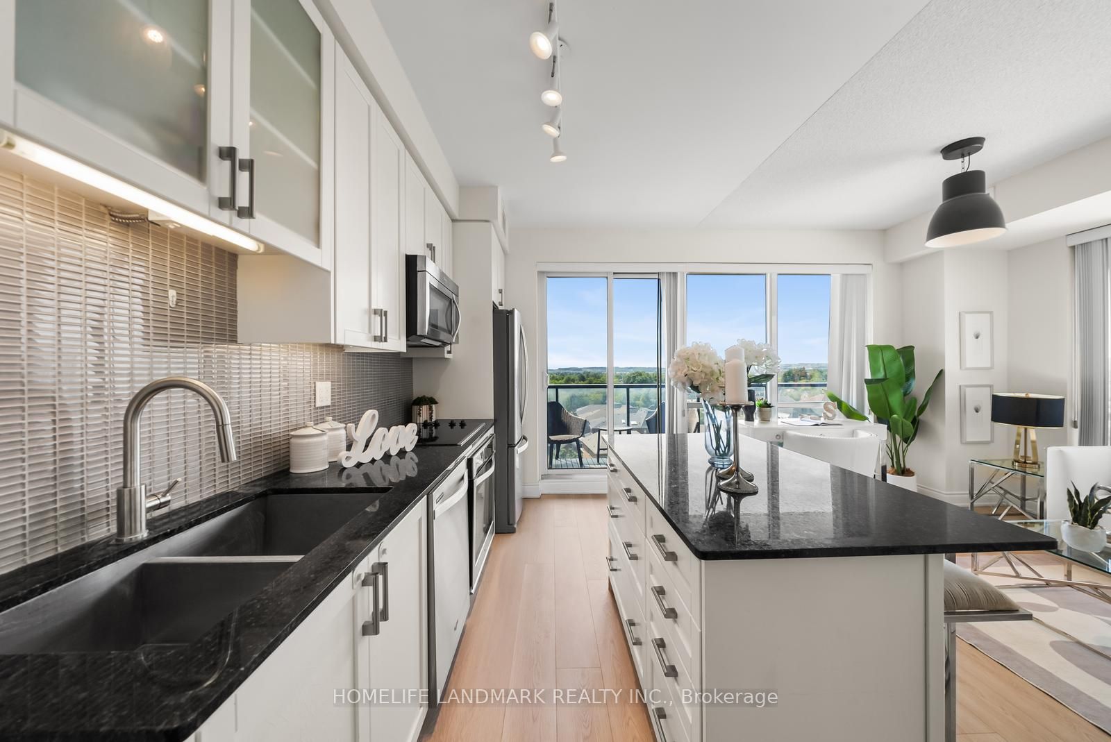 9088 Yonge Street 702A, Richmond Hill, ON L4C 0Y6 photo 3