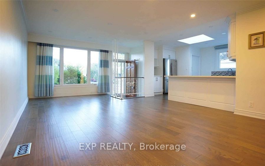 218 Ashlar Road, Richmond Hill, ON L4C 2W6 photo 2