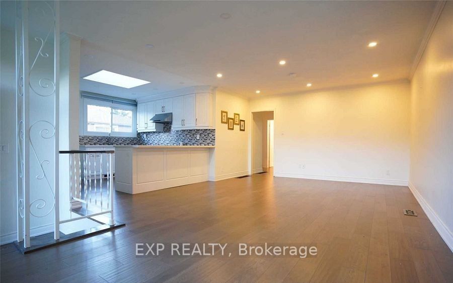 218 Ashlar Road, Richmond Hill, ON L4C 2W6 photo 4