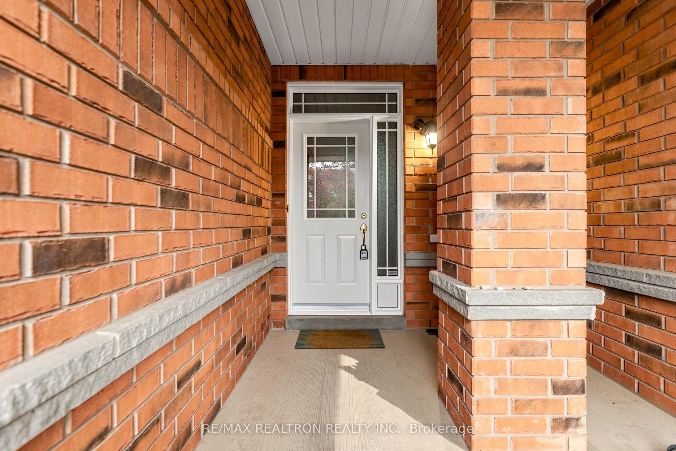 142 Mistywood Crescent W, Vaughan, ON L4J 9K3 photo 2
