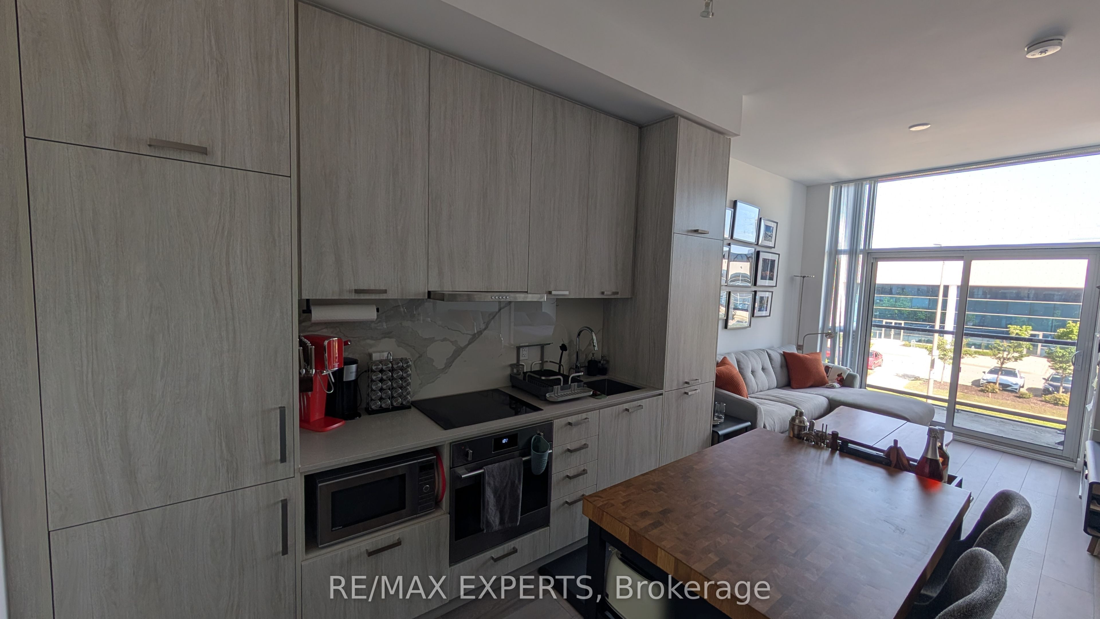 38 Honeycrisp Crescent 216, Vaughan, ON L4K 0M8