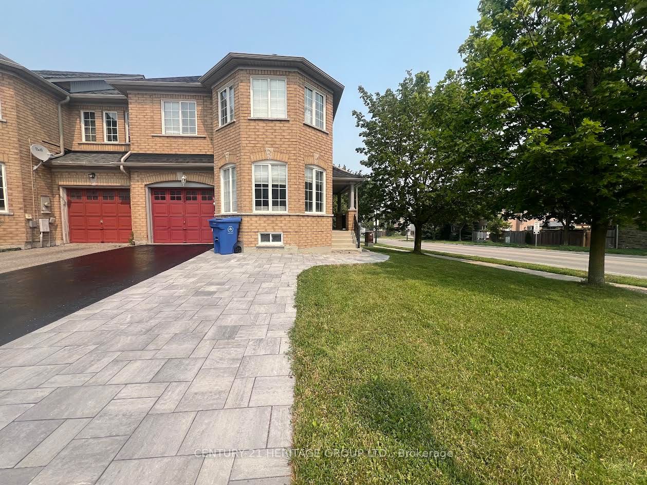 109 Bonshaw Avenue, Newmarket, ON L3X 2R7