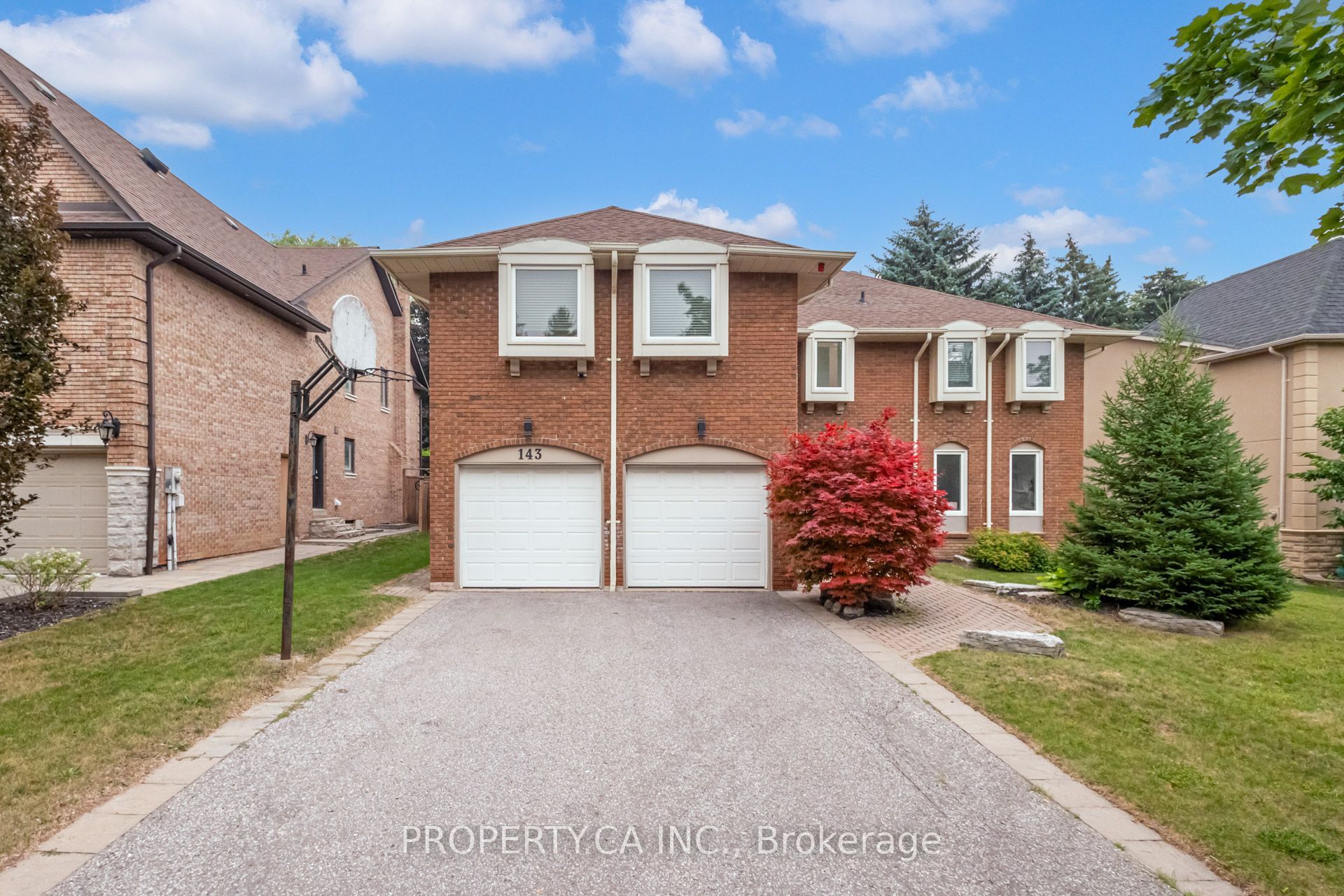 143 Cambridge Crescent, Richmond Hill, ON L4C 6G1 photo 2