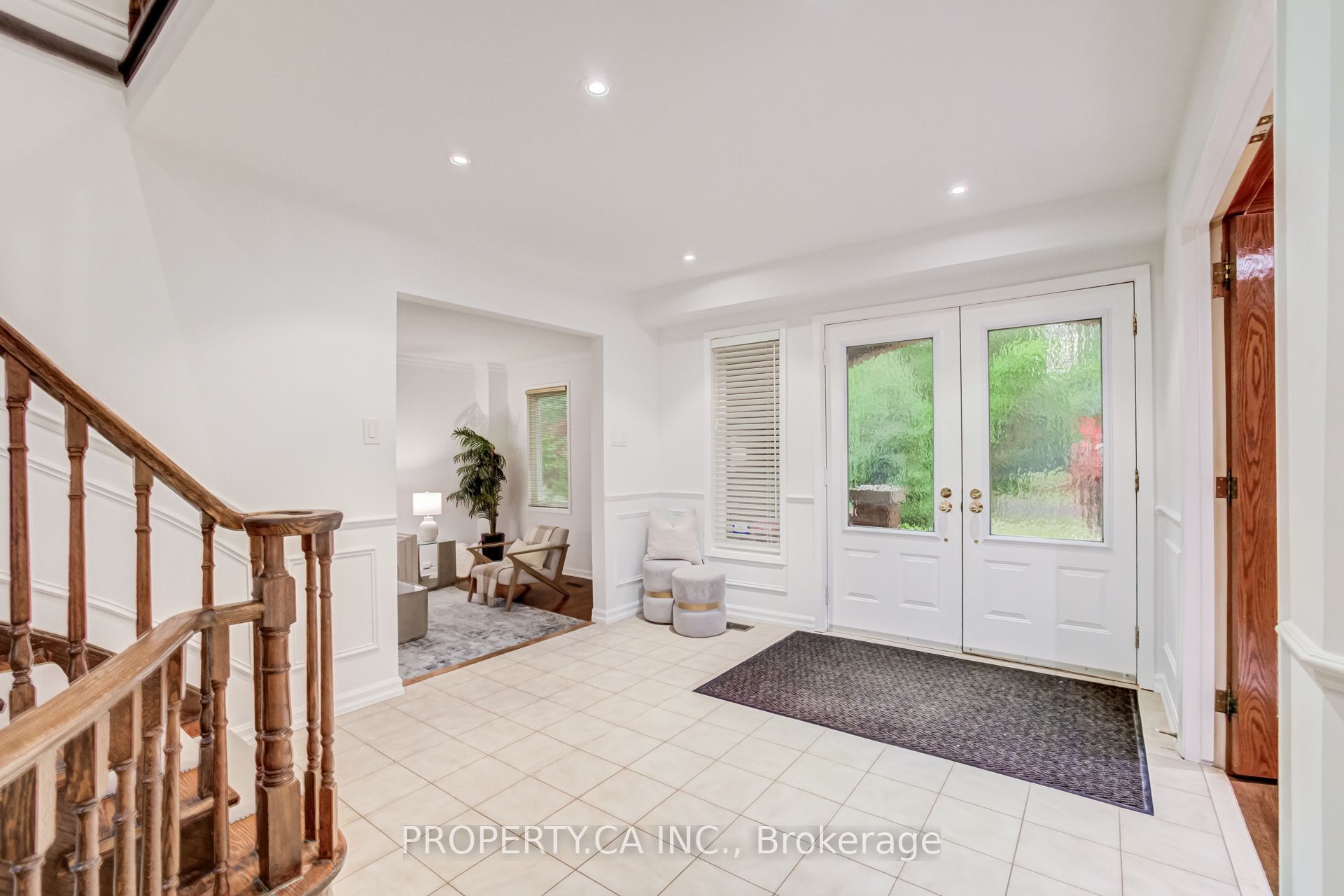 143 Cambridge Crescent, Richmond Hill, ON L4C 6G1 photo 4