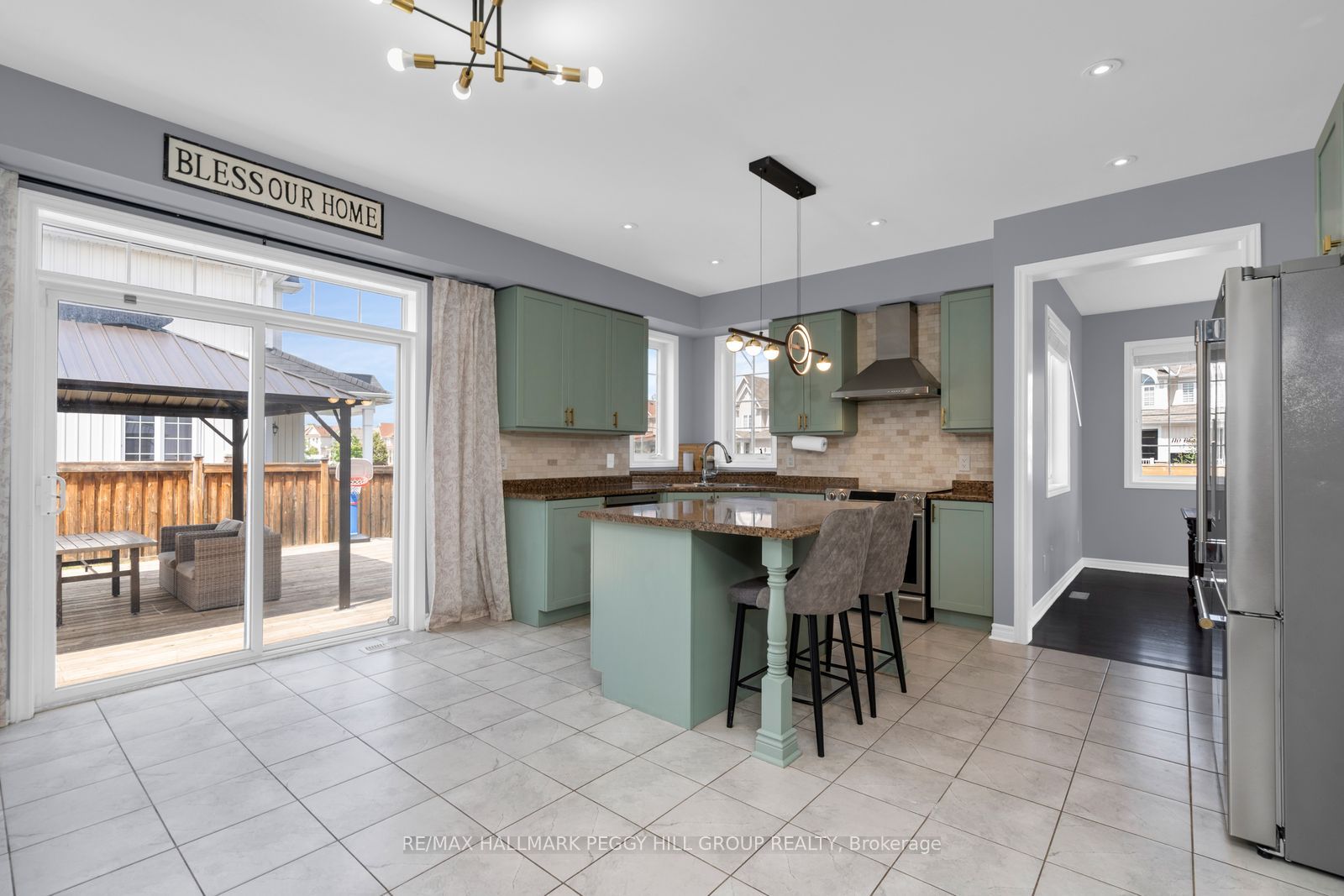 124 Latimer Avenue, Essa, ON L3W 0M9 photo 3