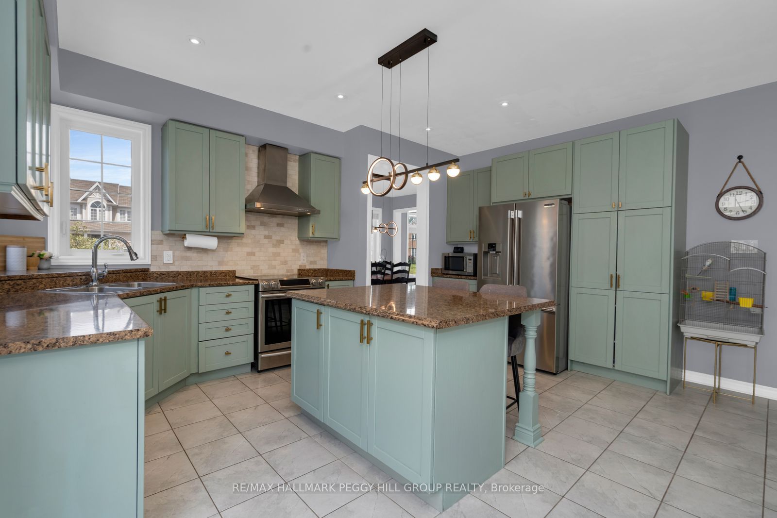 124 Latimer Avenue, Essa, ON L3W 0M9 photo 4
