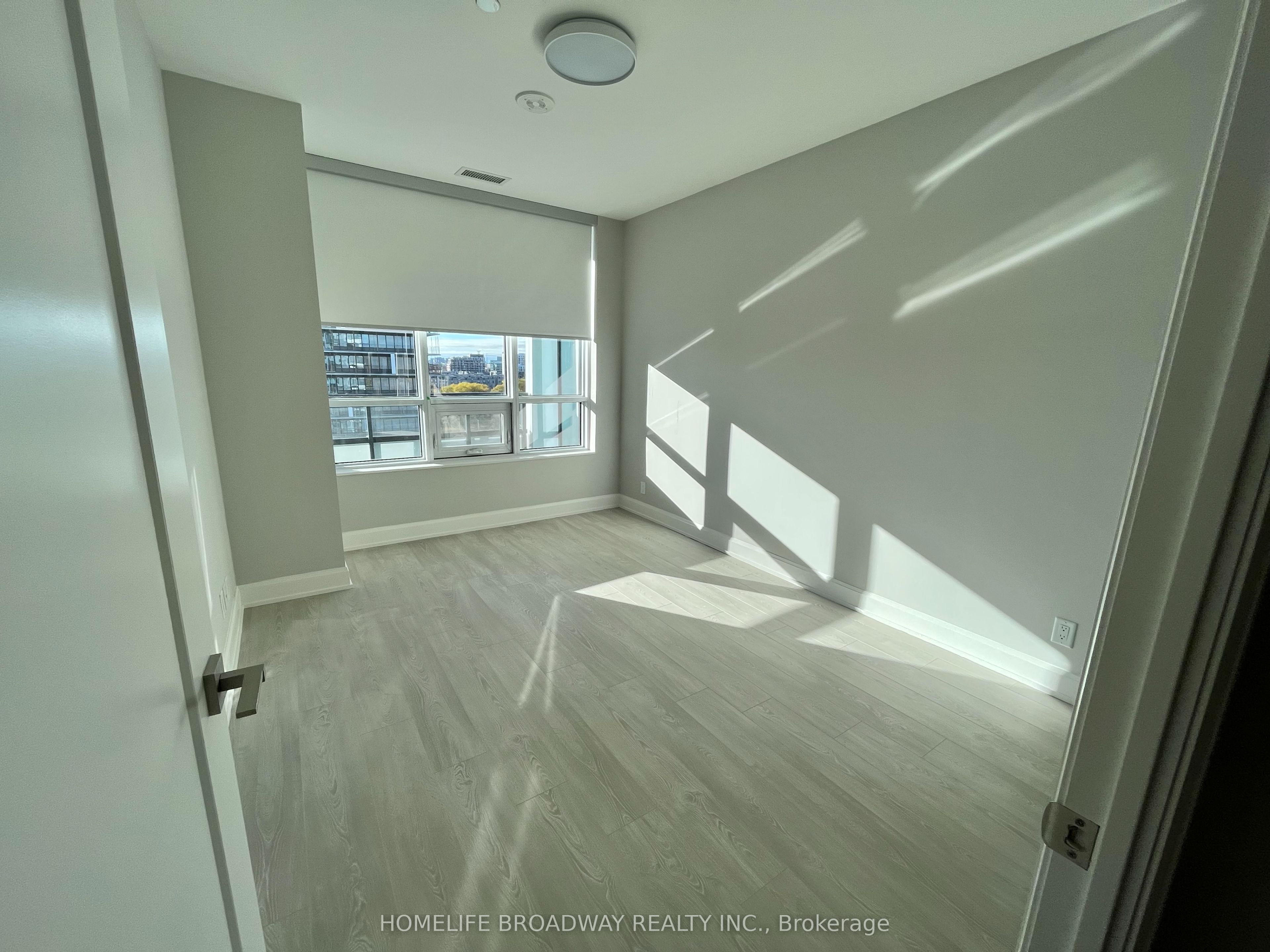38 Water Walk Drive 1002, Markham, ON L3R 6M8 photo 5
