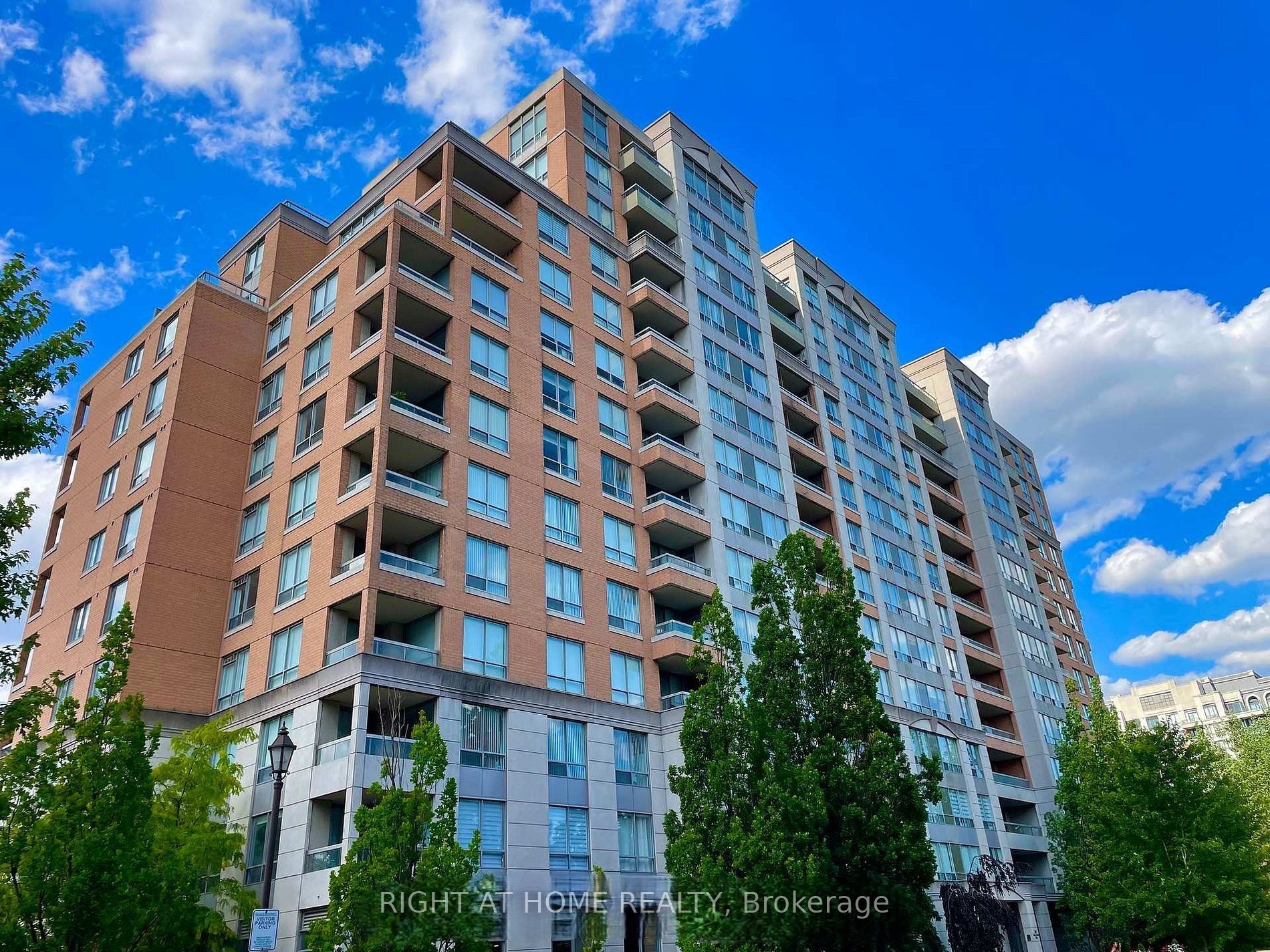 29 Northern Heights Drive 401, Richmond Hill, ON L4B 4L8
