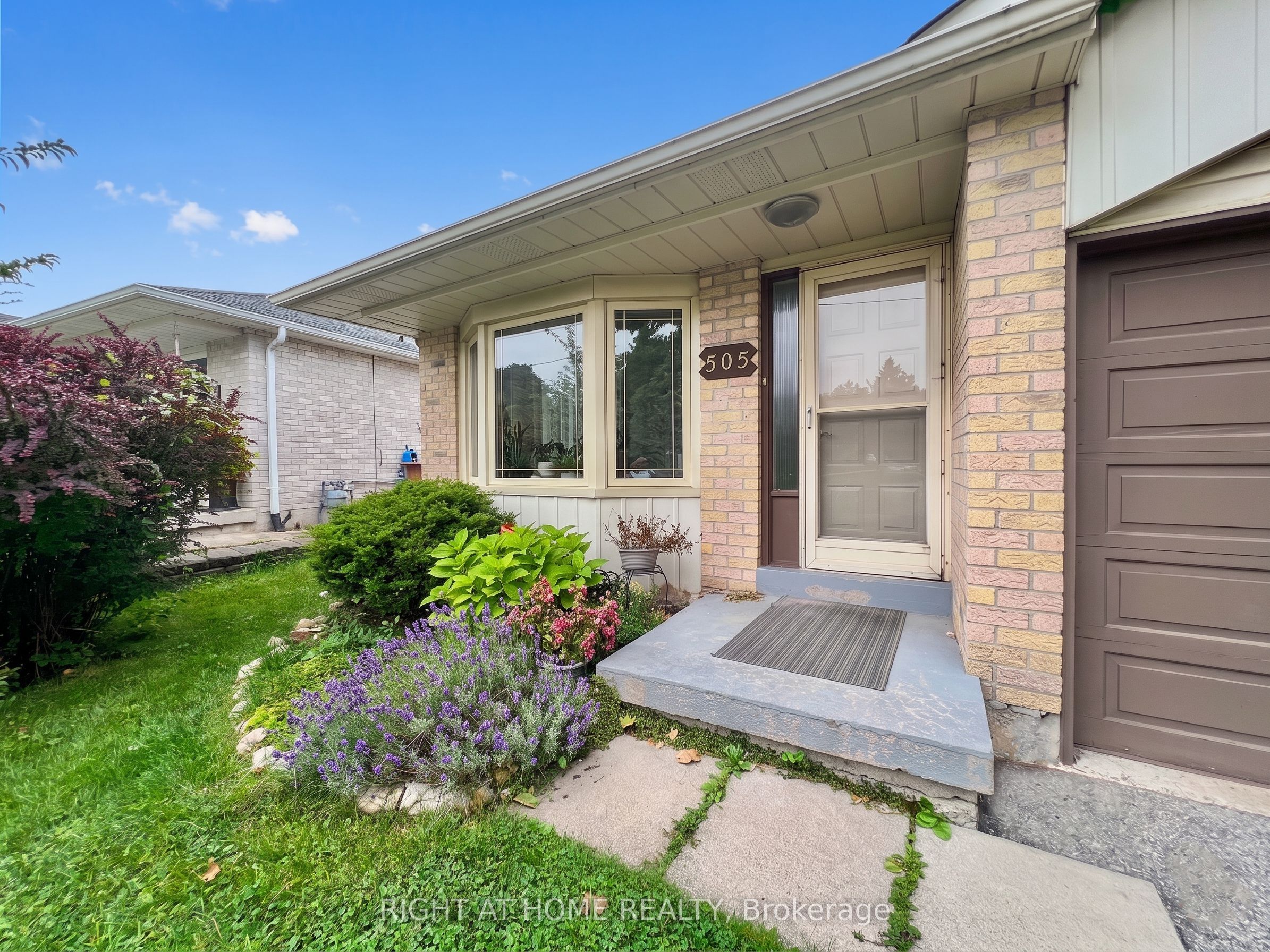 505 London Road, Newmarket, ON L3Y 6E4 photo 2