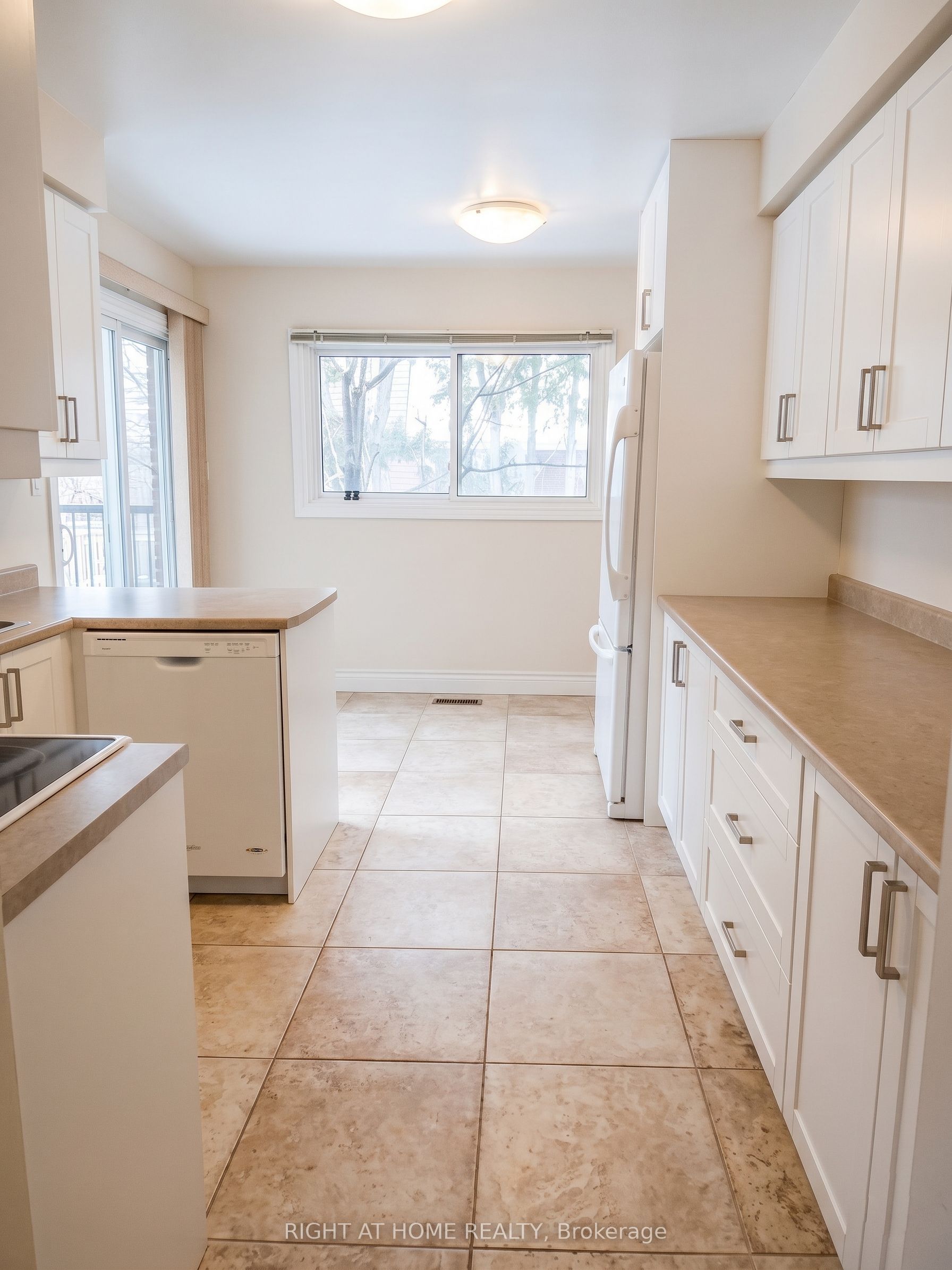505 London Road, Newmarket, ON L3Y 6E4 photo 4