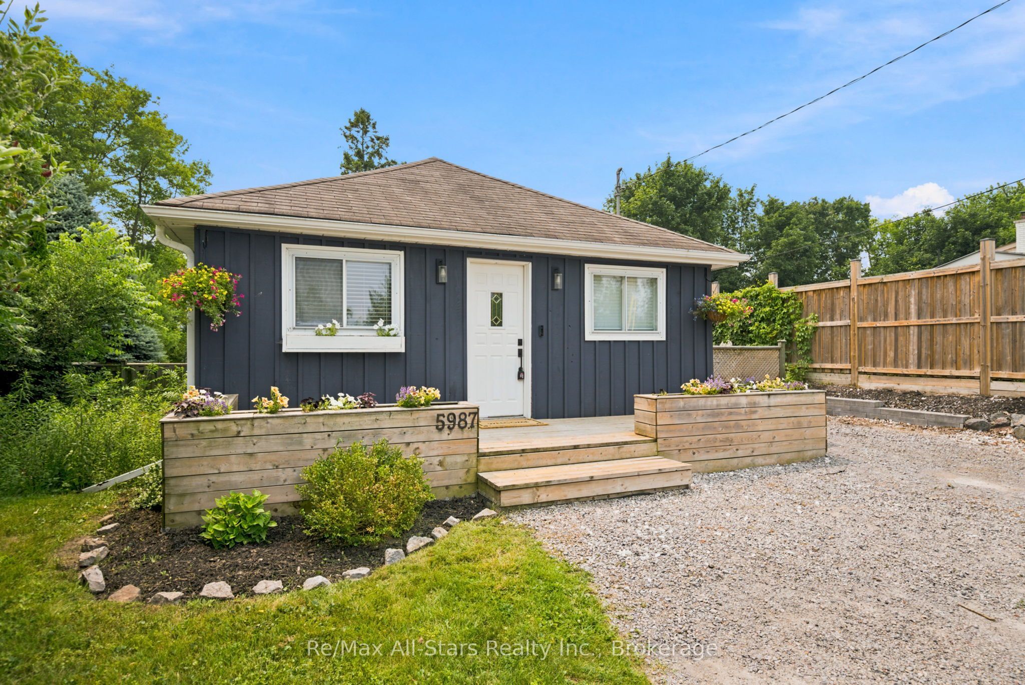 5987 Lakeshore Road, Whitchurch-Stouffville, ON L4A 7X3 photo 2