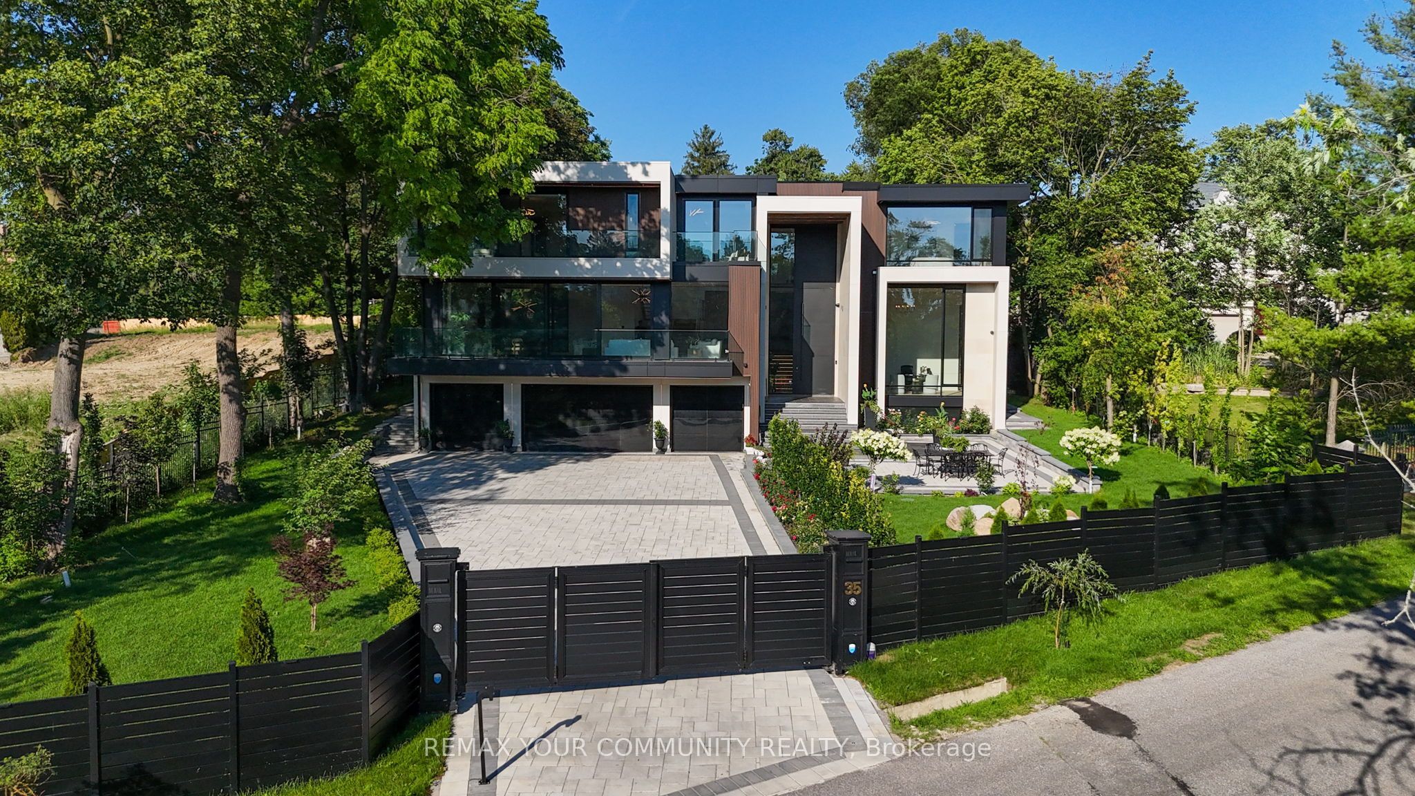 35 Riverside Boulevard, Vaughan, ON L4J 1H5 photo 2