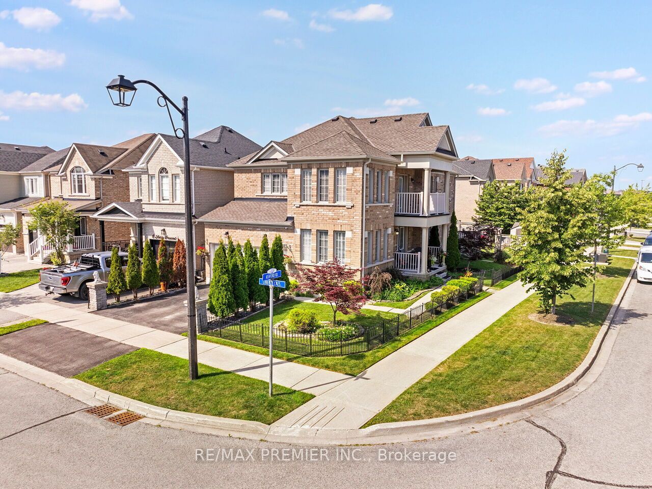 183 Aishford Road, Bradford West Gwillimbury, ON L3Z 0P4 photo 2