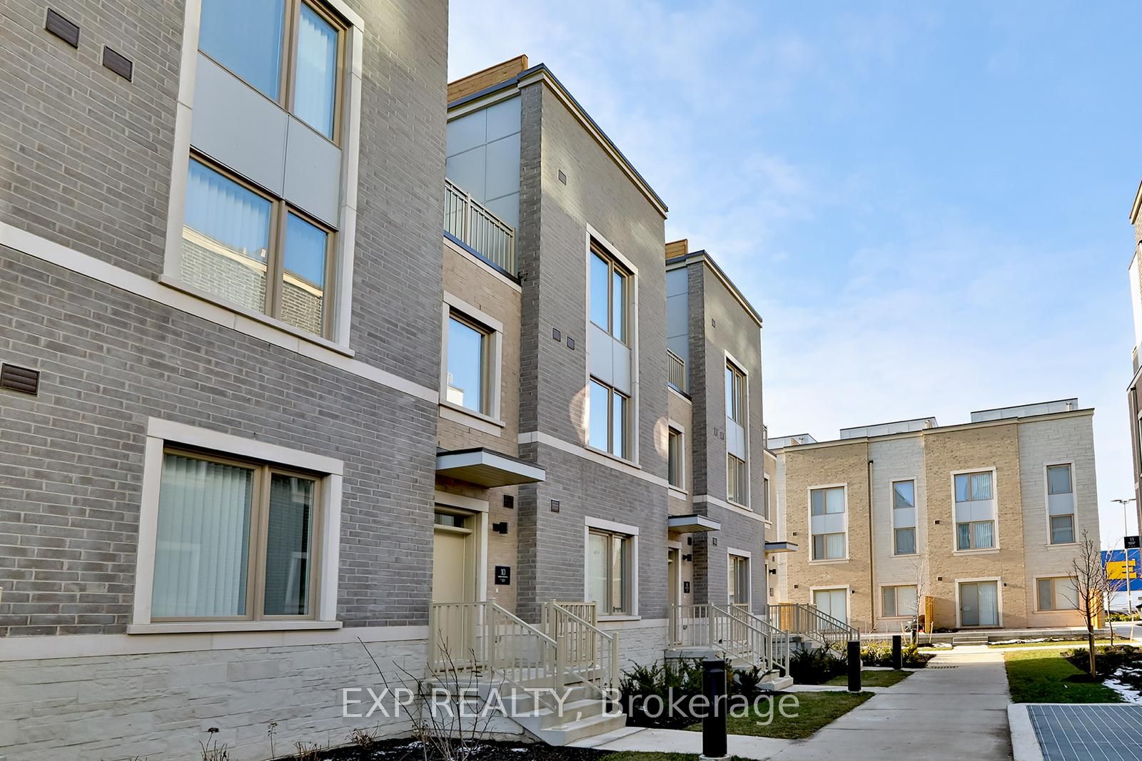 10 Almond Blossom Mews 102, Vaughan, ON L4K 0N6