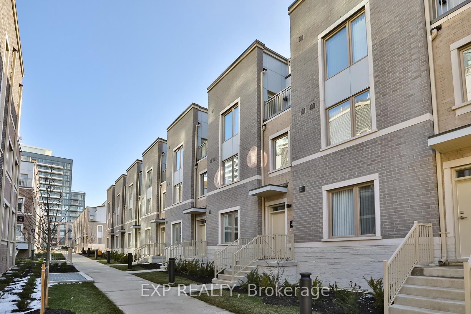 10 Almond Blossom Mews 102, Vaughan, ON L4K 0N6 photo 2