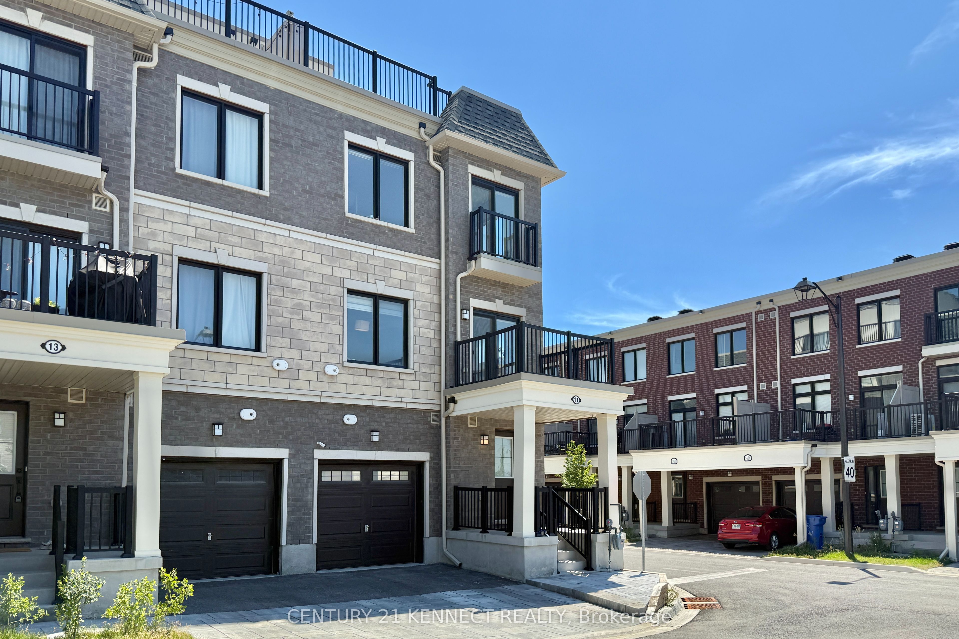 11 Canton Lane, Whitchurch-Stouffville, ON L4A 4W8 photo 3