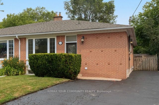 23 Richardson Drive, Aurora, ON L4G 1Z2 photo 2