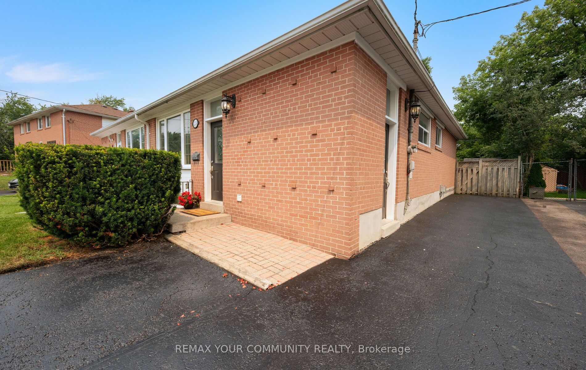 23 Richardson Drive, Aurora, ON L4G 1Z2 photo 3