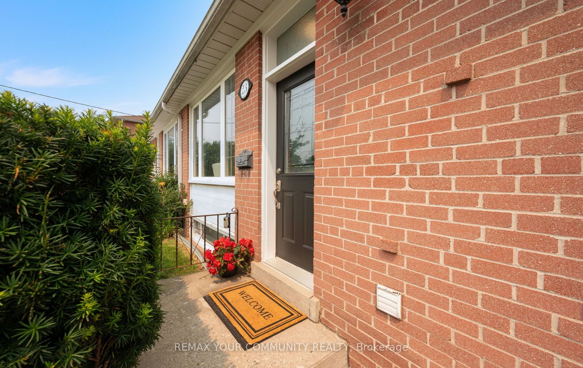 23 Richardson Drive, Aurora, ON L4G 1Z2 photo 4