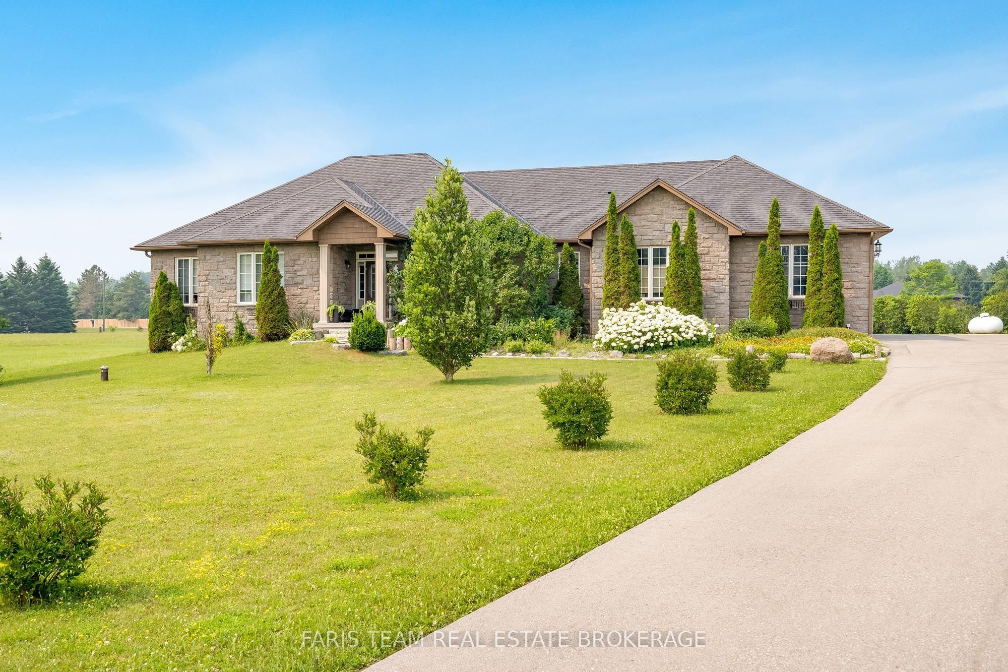 2 Harry Parker Place, Adjala-Tosorontio, ON L0M 1J0 photo 4
