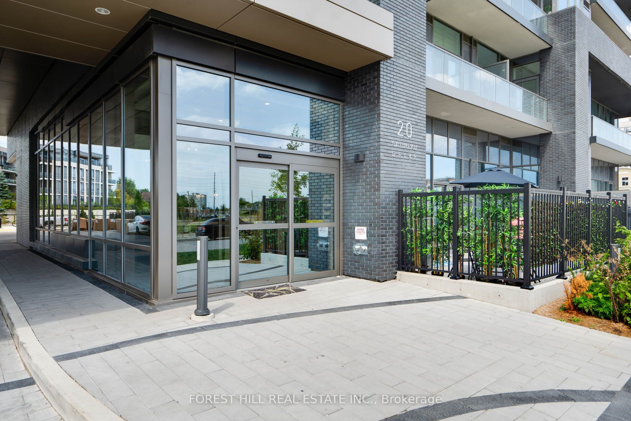20 Gatineau Drive 1703E, Vaughan, ON L4J 0L3 photo 3