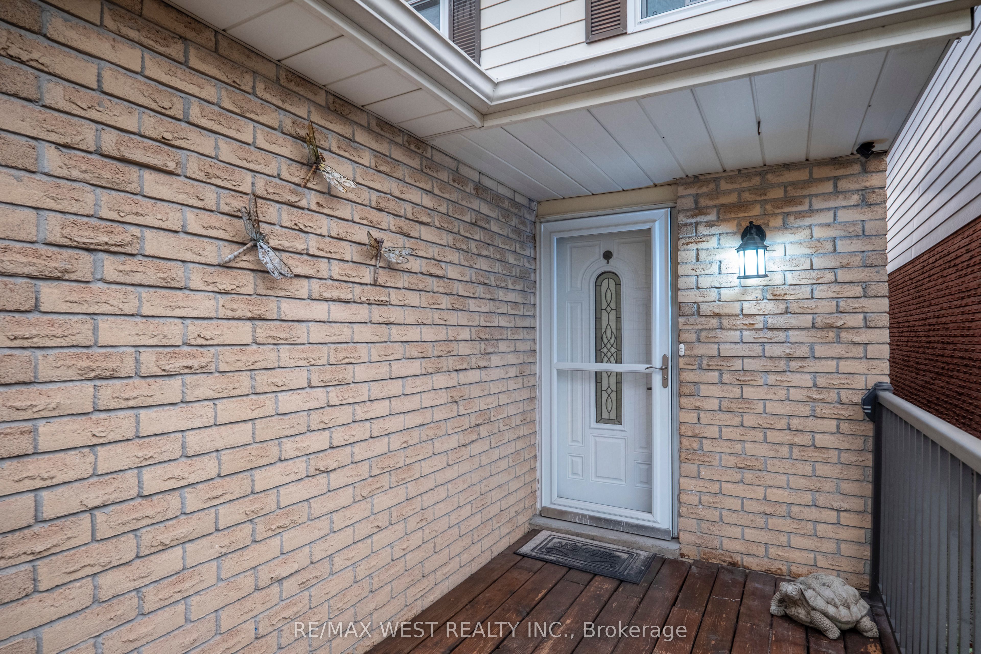 466 Britannia Avenue, Bradford West Gwillimbury, ON L3Z 1A7 photo 2