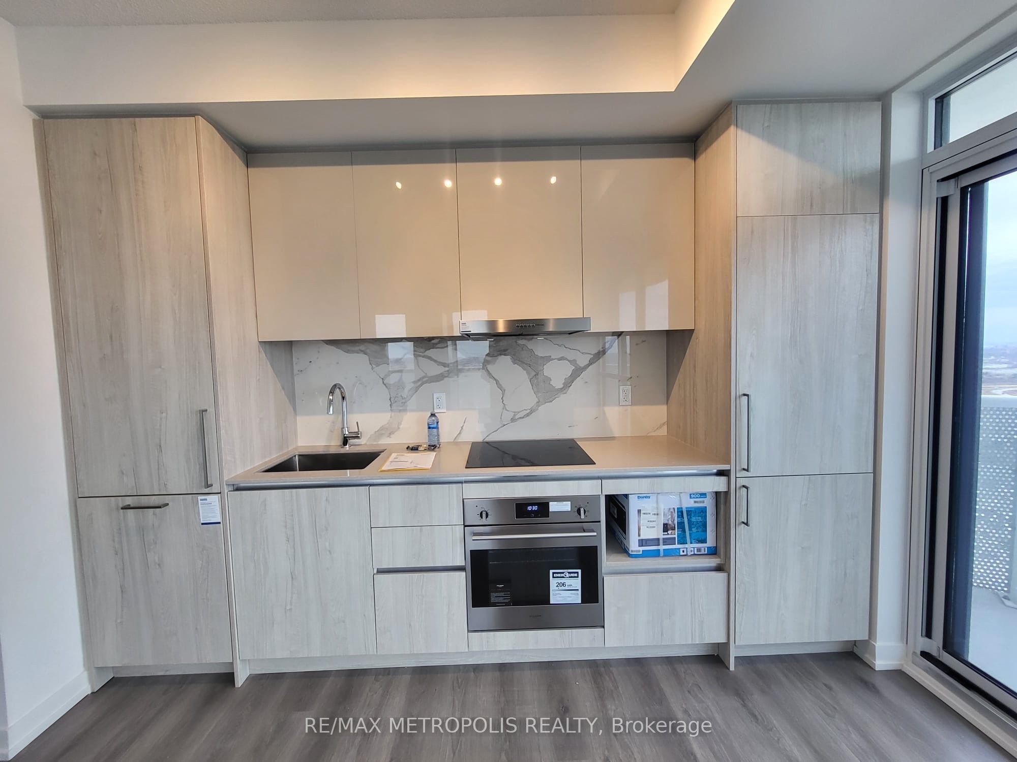 225 Commerce Street 3209, Vaughan, ON L4K 0R1 photo 2