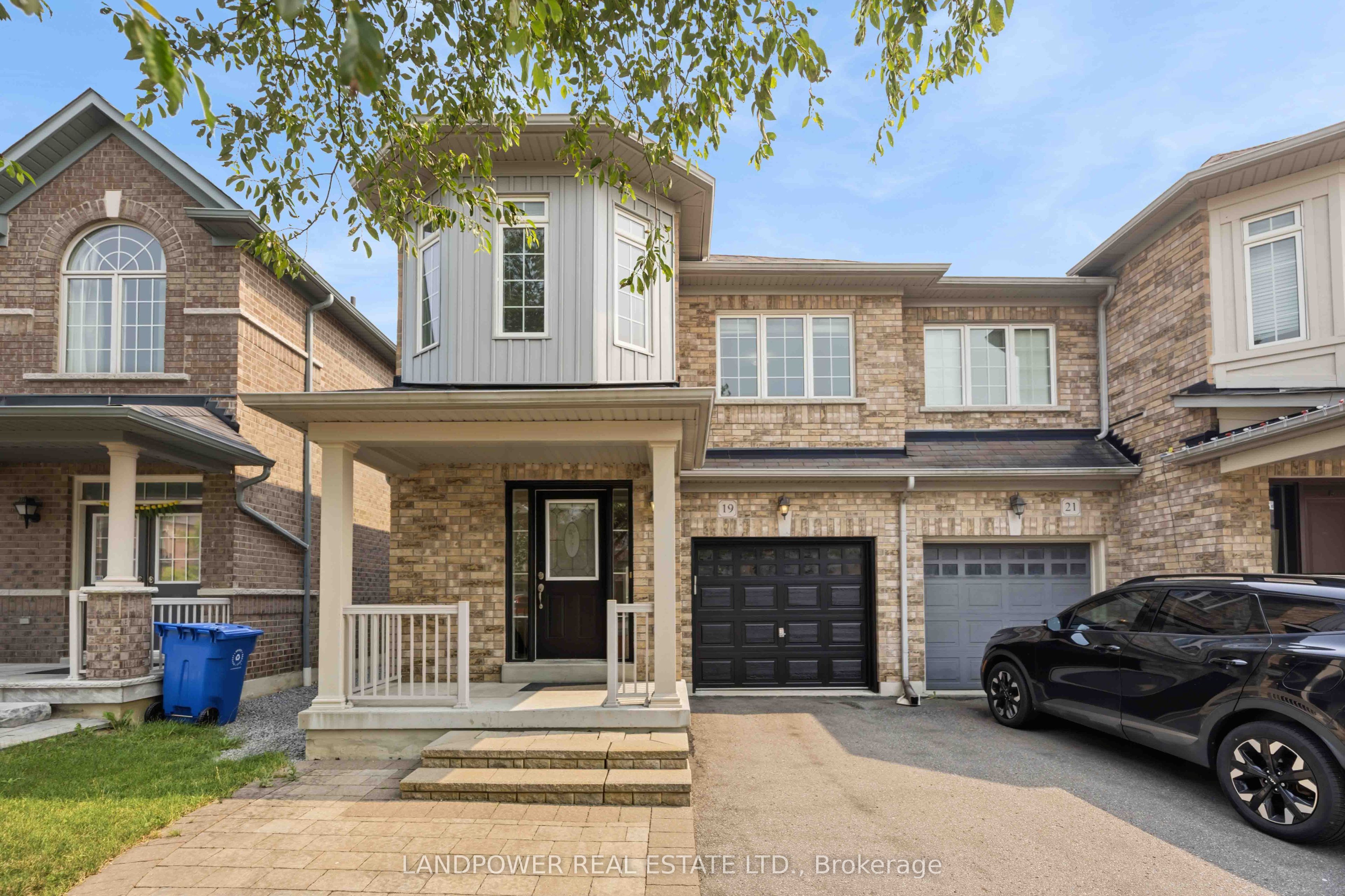 19 Christian Hoover Drive, Whitchurch-Stouffville, ON L4A 0X5 photo 2