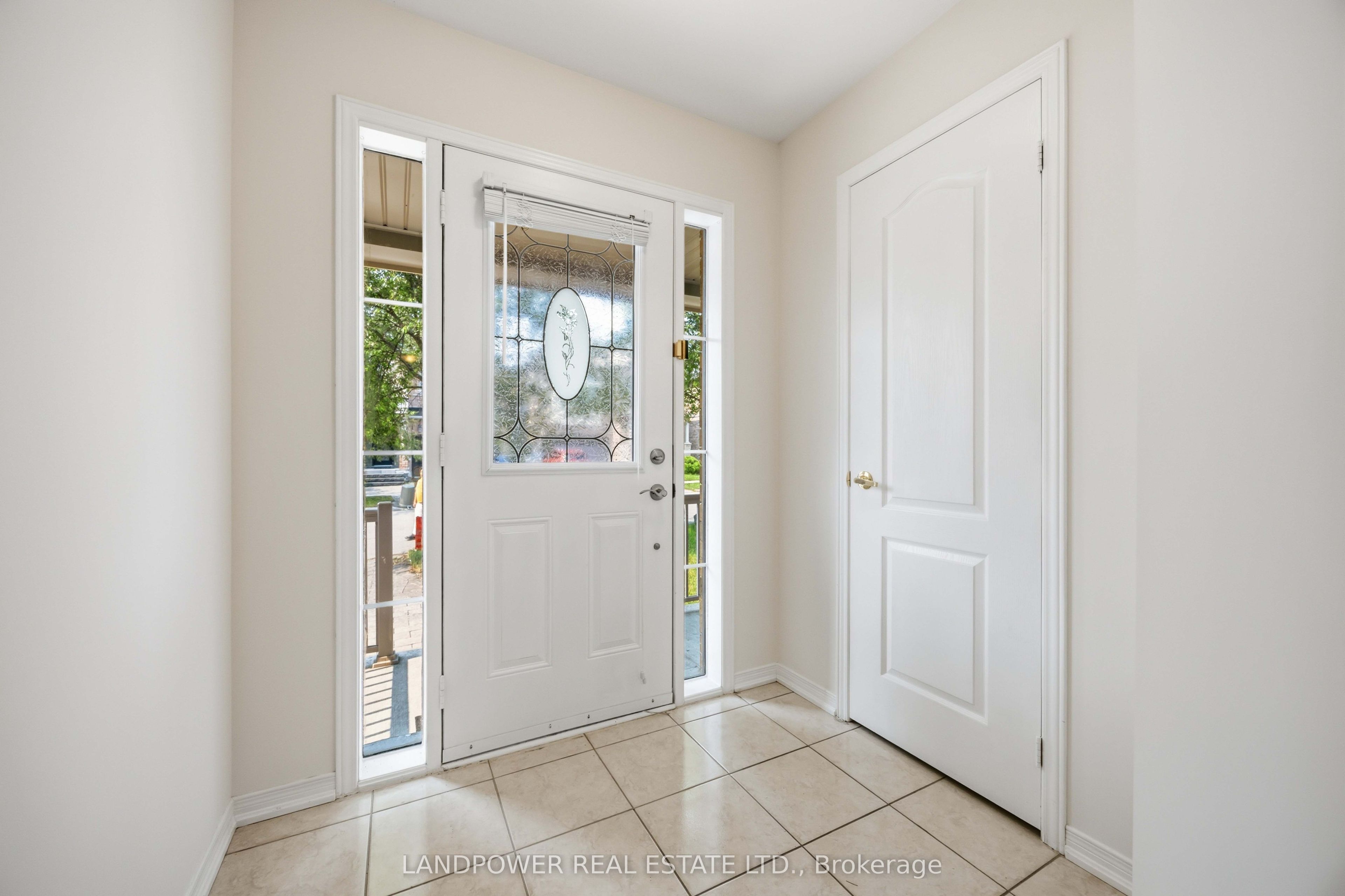 19 Christian Hoover Drive, Whitchurch-Stouffville, ON L4A 0X5 photo 4