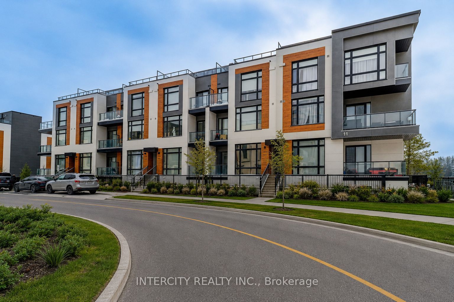 11 David Eyer Road 1504, Richmond Hill, ON L4S 0N3