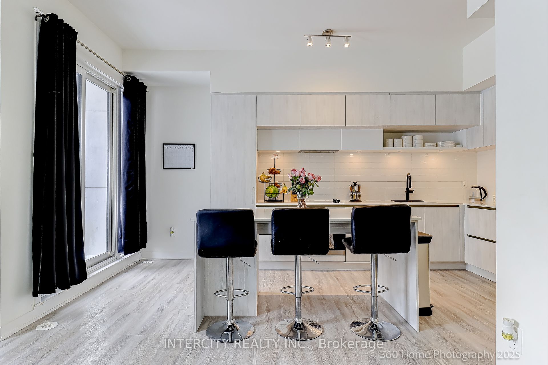 11 David Eyer Road 1504, Richmond Hill, ON L4S 0N3 photo 3