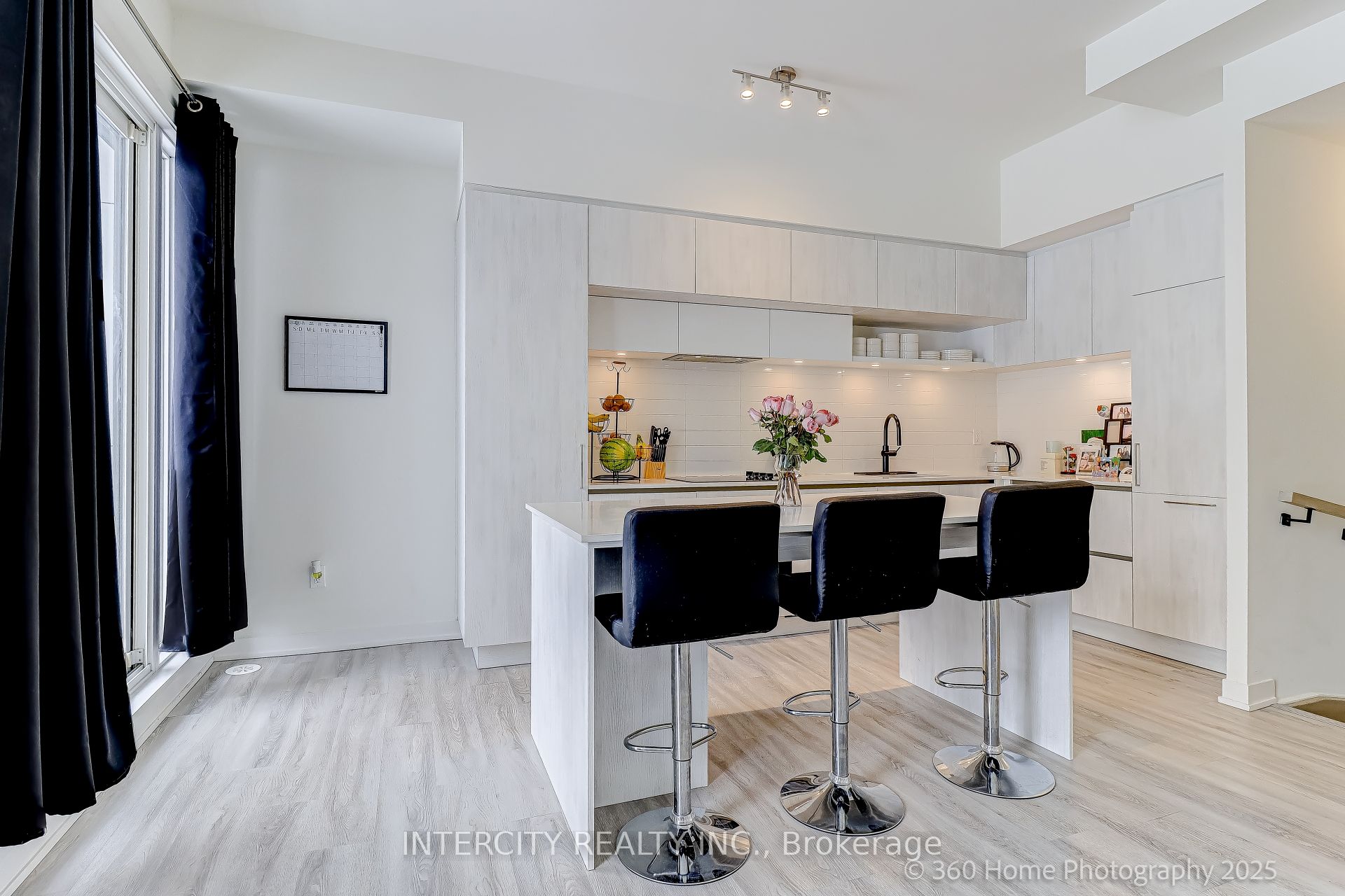 11 David Eyer Road 1504, Richmond Hill, ON L4S 0N3 photo 5