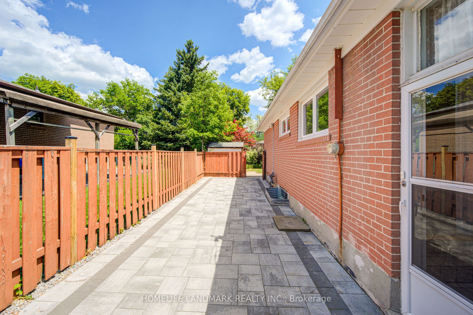 341 Blue Grass Boulevard, Richmond Hill, ON L4C 3H3 photo 3