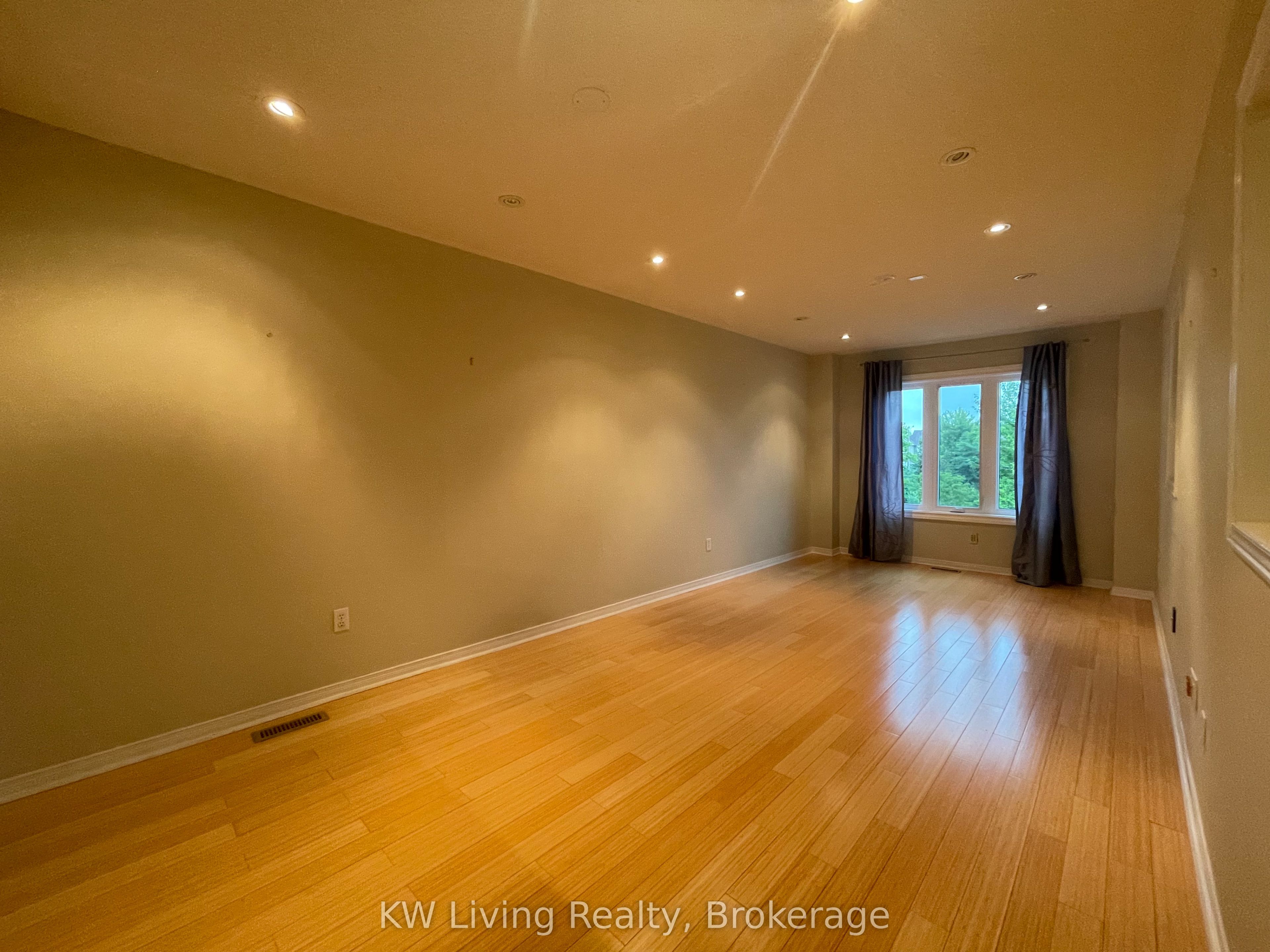 60 Coburg Crescent, Richmond Hill, ON L4B 4E2 photo 4