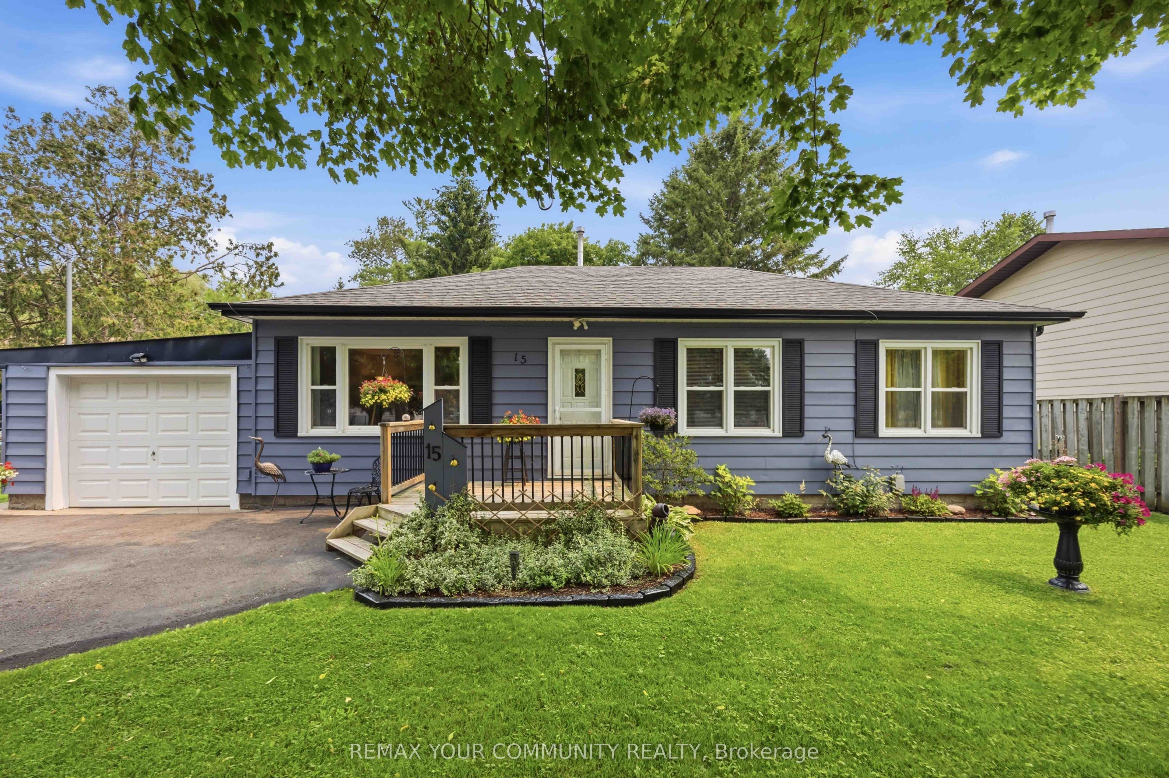 15 Georgina Street, Georgina, ON L0E 1R0